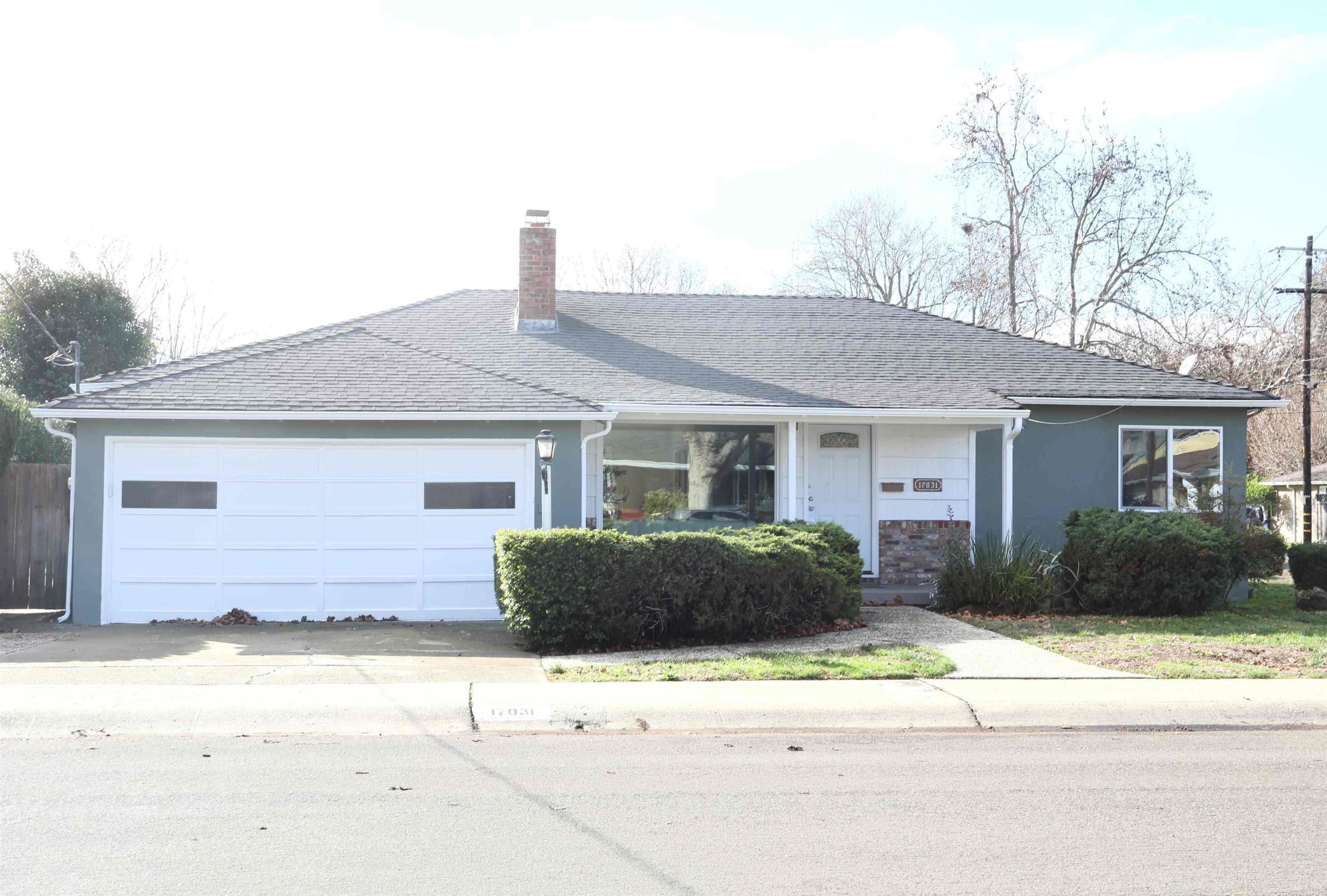 Detail Gallery Image 2 of 25 For 17031 via Corona, San Lorenzo,  CA 94580 - 3 Beds | 2 Baths