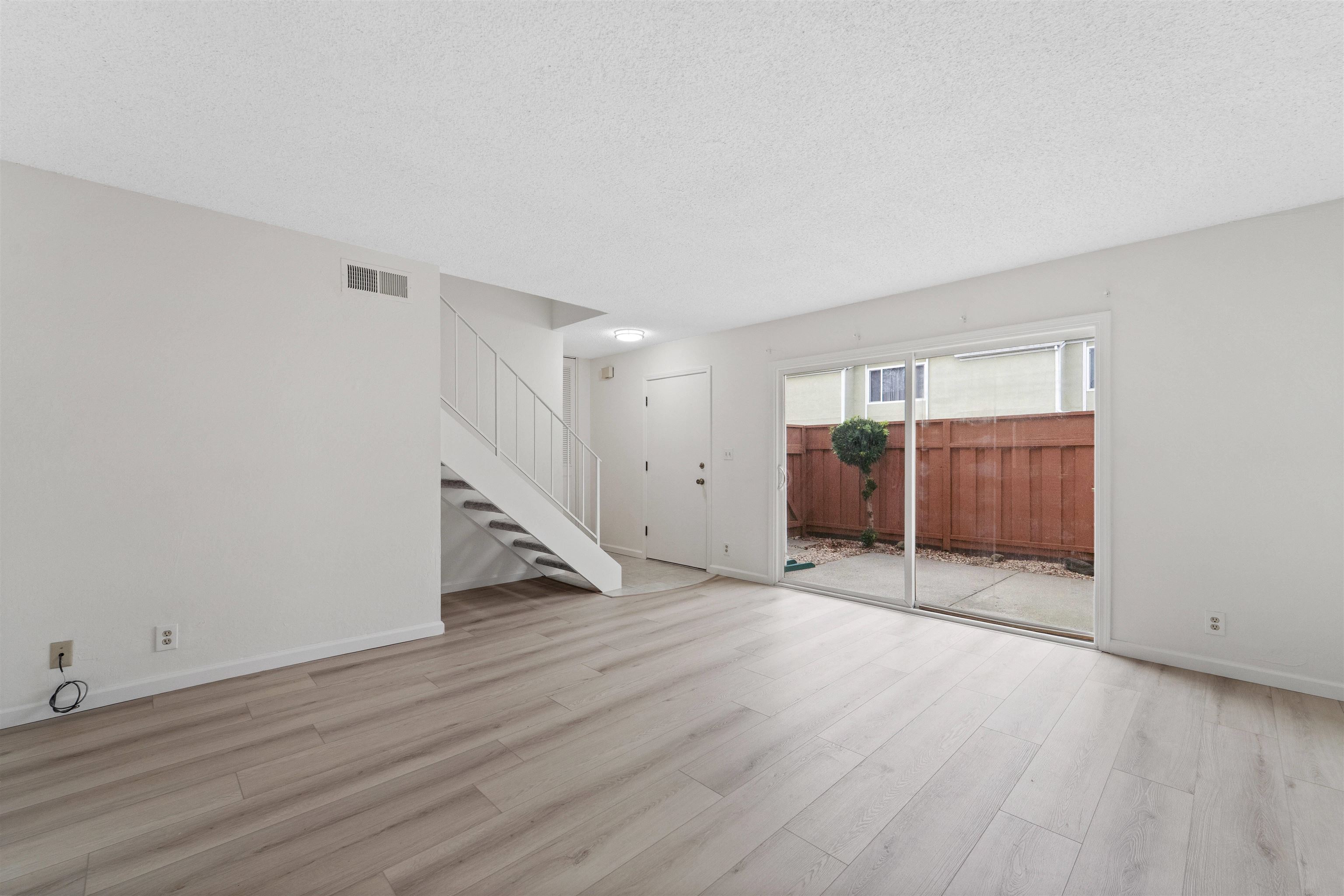 Photo #8: 41120170 Listing: Photo #8