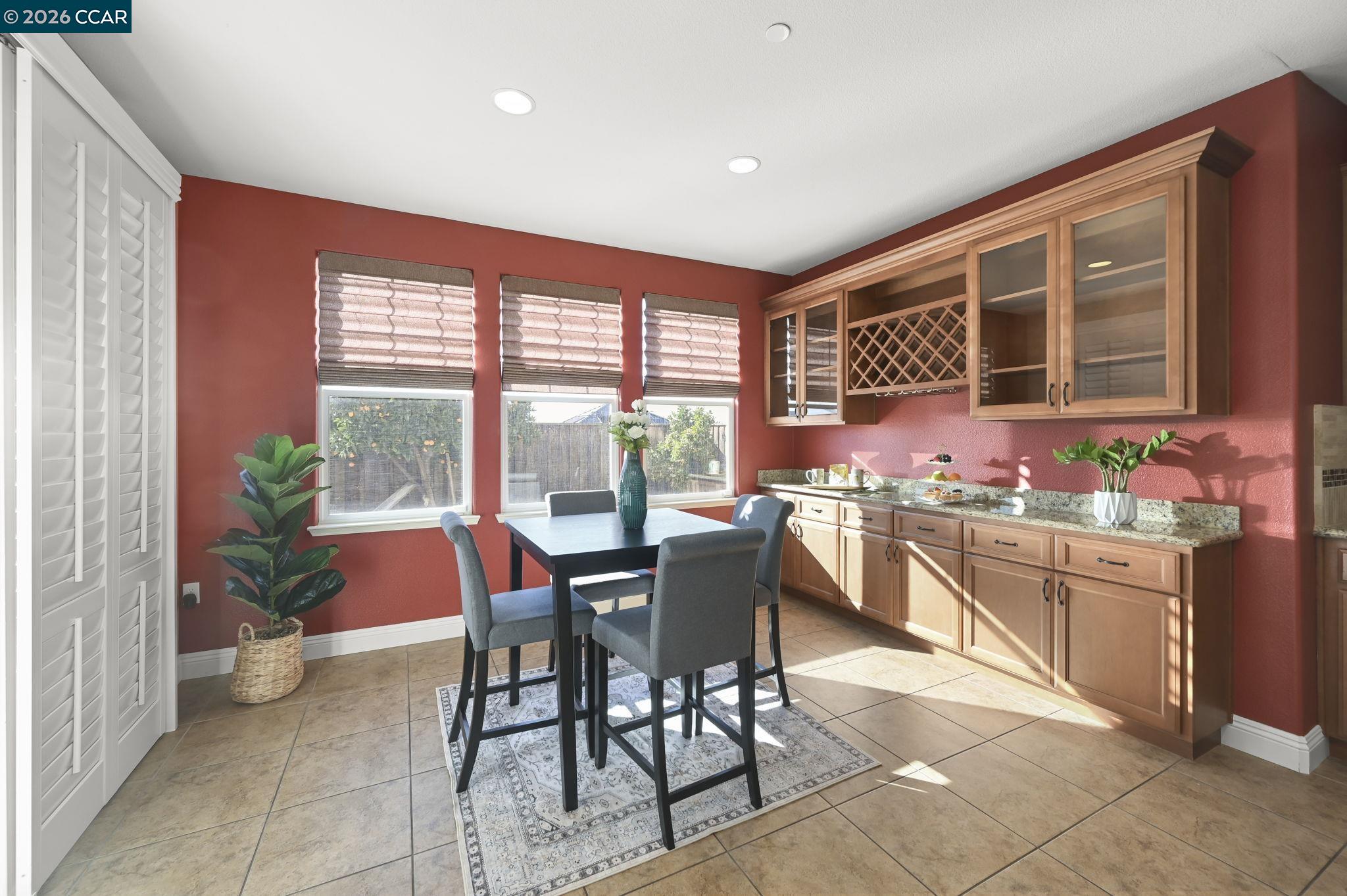 Detail Gallery Image 12 of 49 For 2550 Molinaro Way, Dublin,  CA 94568 - 5 Beds | 3/1 Baths