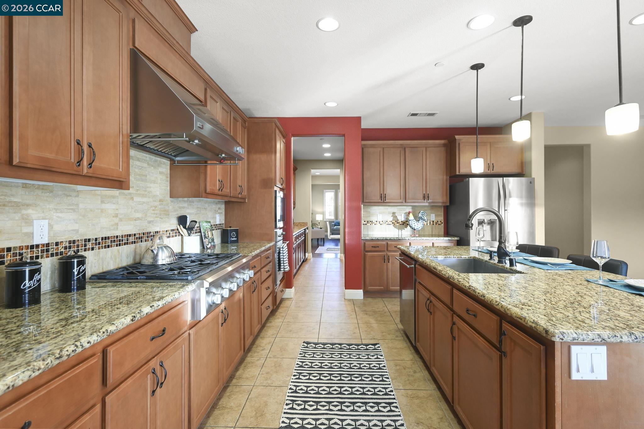 Detail Gallery Image 13 of 49 For 2550 Molinaro Way, Dublin,  CA 94568 - 5 Beds | 3/1 Baths