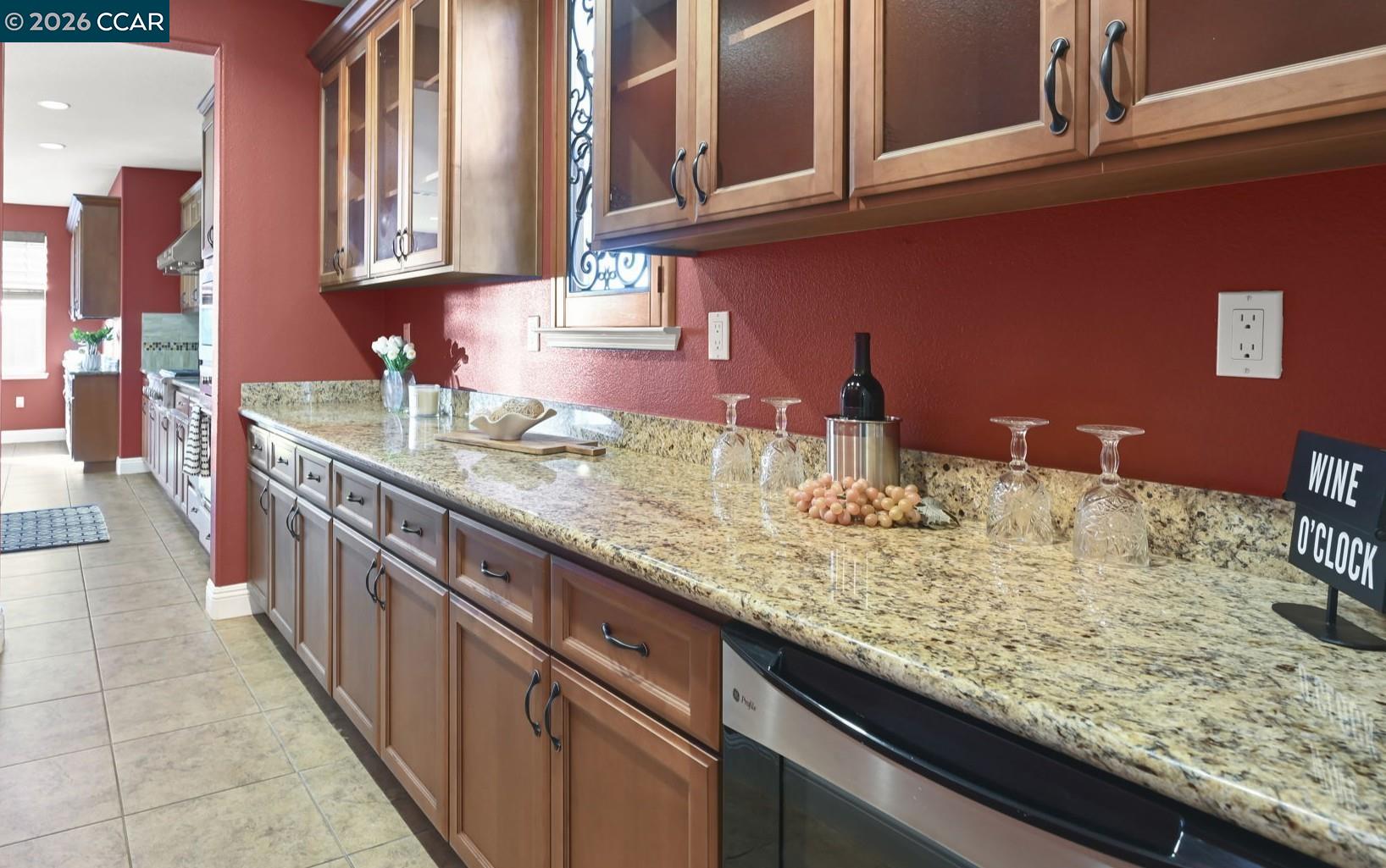 Detail Gallery Image 14 of 49 For 2550 Molinaro Way, Dublin,  CA 94568 - 5 Beds | 3/1 Baths