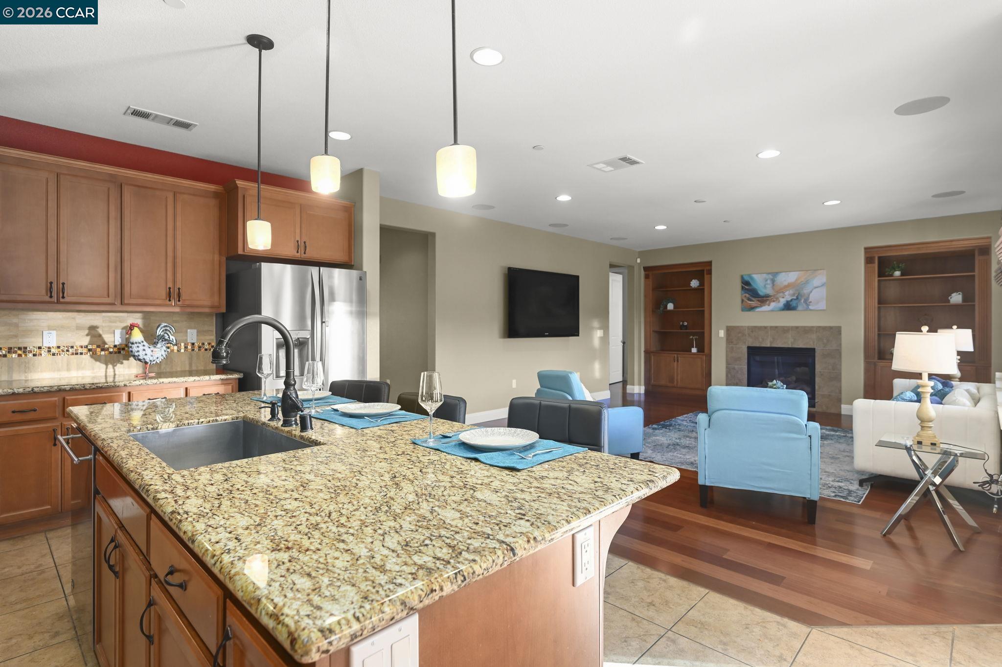 Detail Gallery Image 15 of 49 For 2550 Molinaro Way, Dublin,  CA 94568 - 5 Beds | 3/1 Baths