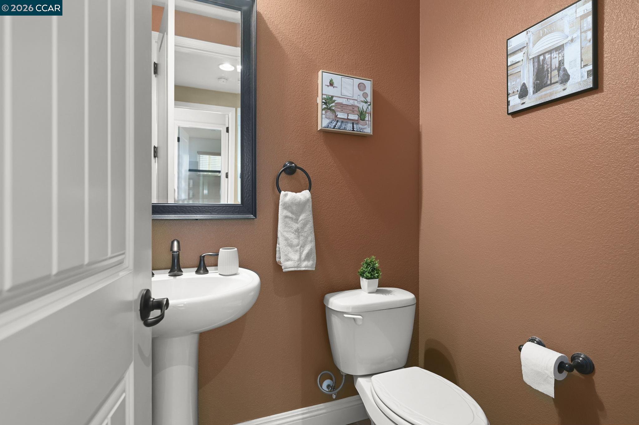 Detail Gallery Image 16 of 49 For 2550 Molinaro Way, Dublin,  CA 94568 - 5 Beds | 3/1 Baths