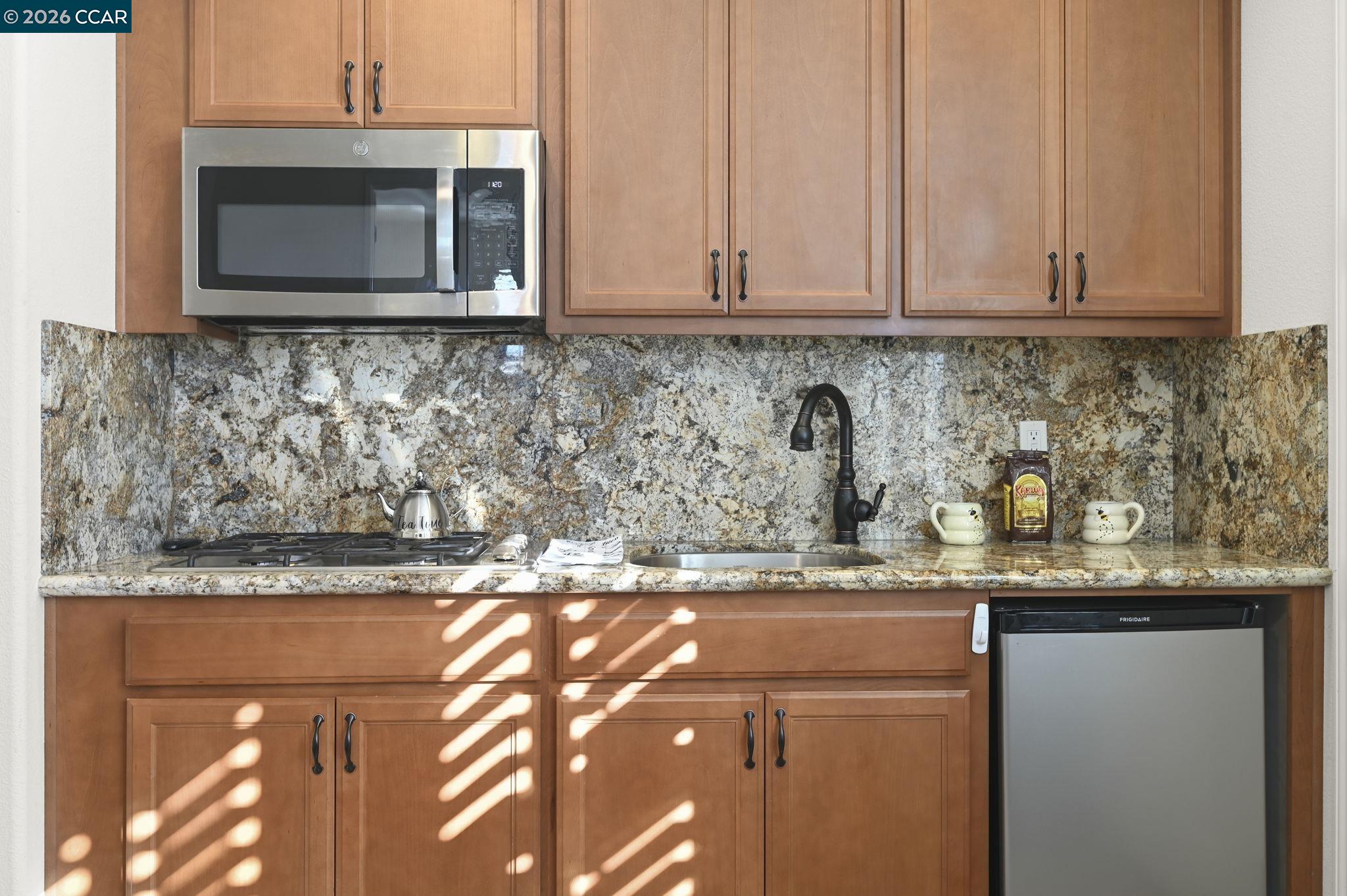 Detail Gallery Image 20 of 49 For 2550 Molinaro Way, Dublin,  CA 94568 - 5 Beds | 3/1 Baths