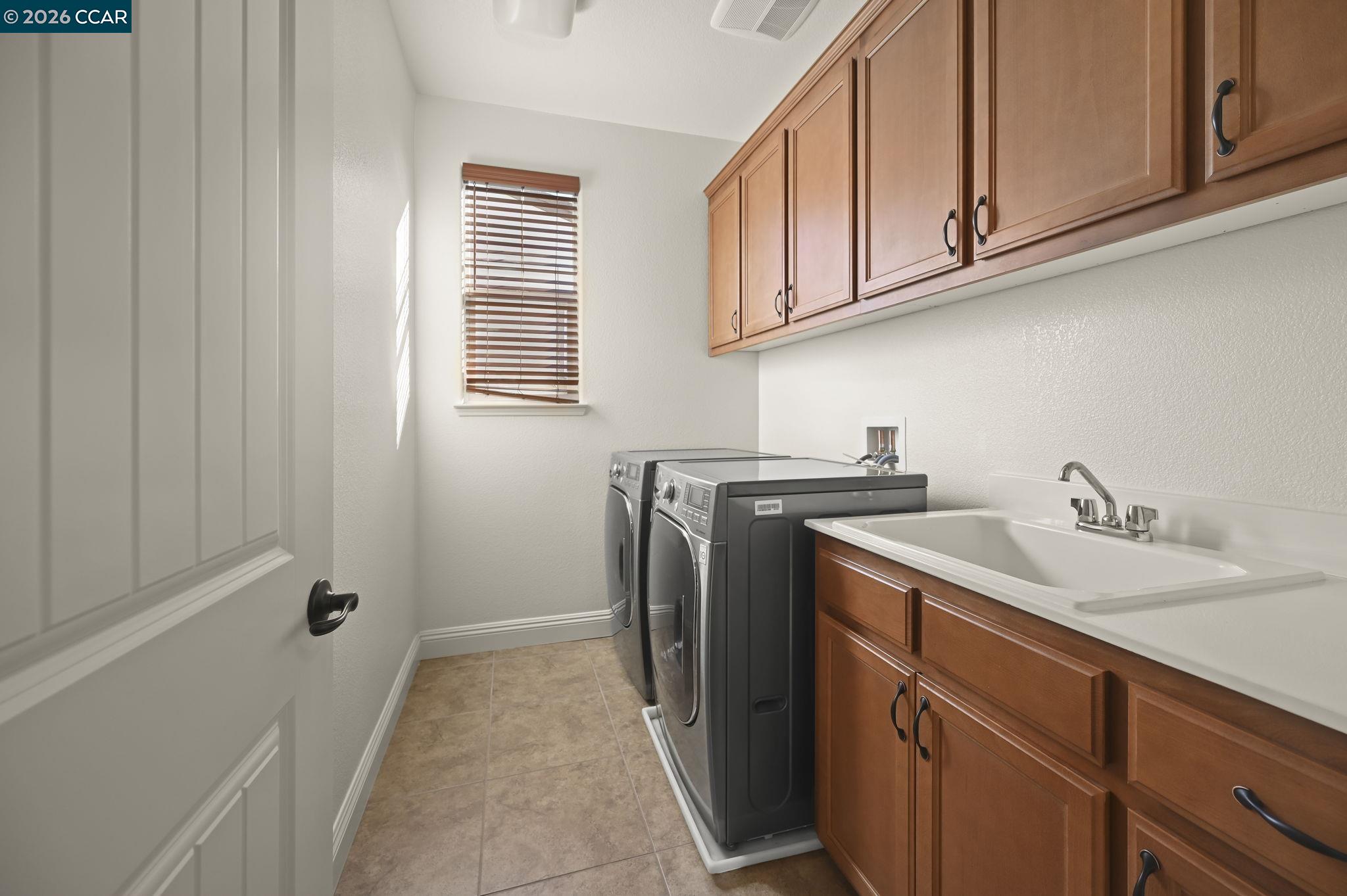 Detail Gallery Image 26 of 49 For 2550 Molinaro Way, Dublin,  CA 94568 - 5 Beds | 3/1 Baths