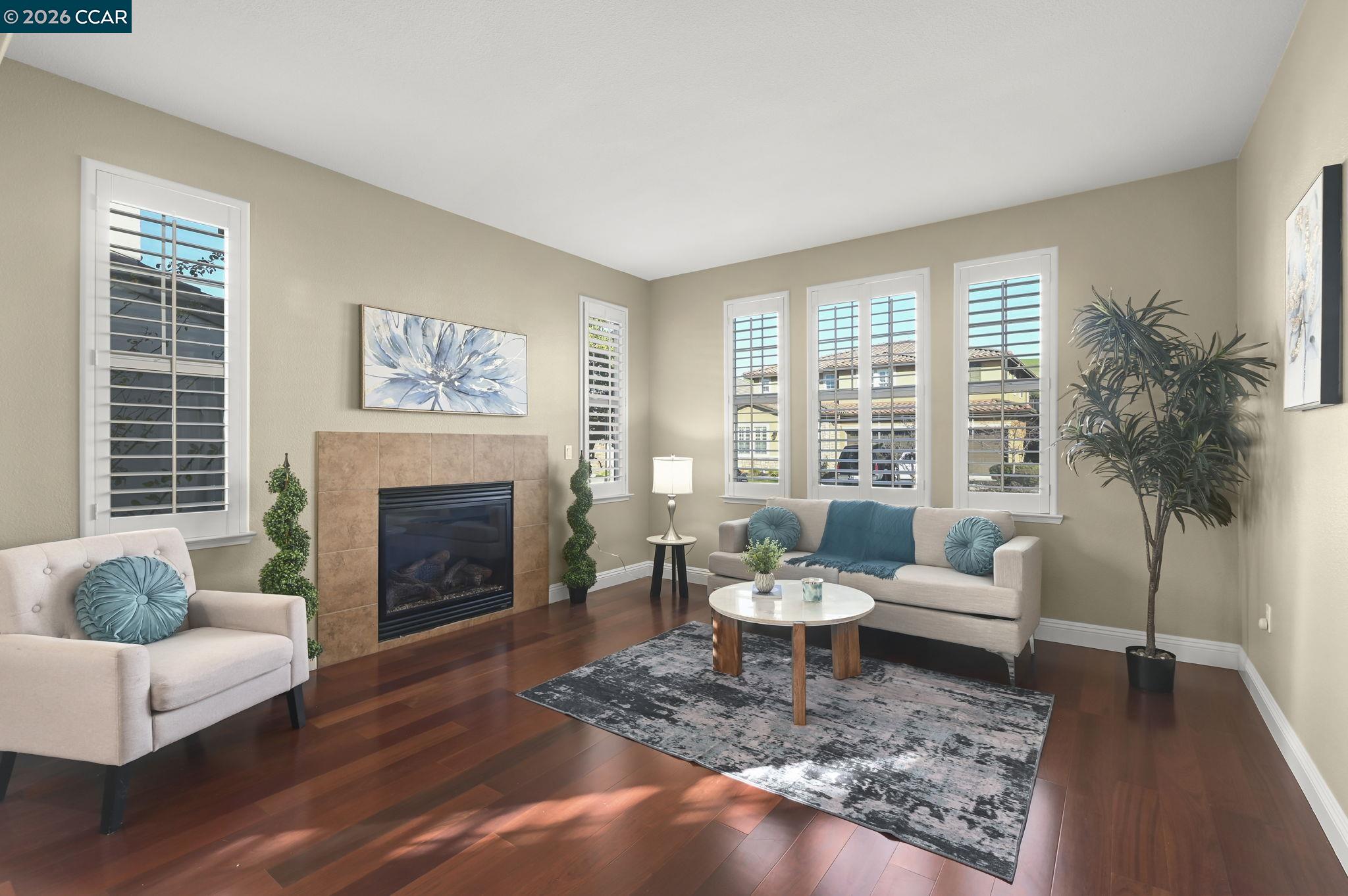 Detail Gallery Image 4 of 49 For 2550 Molinaro Way, Dublin,  CA 94568 - 5 Beds | 3/1 Baths