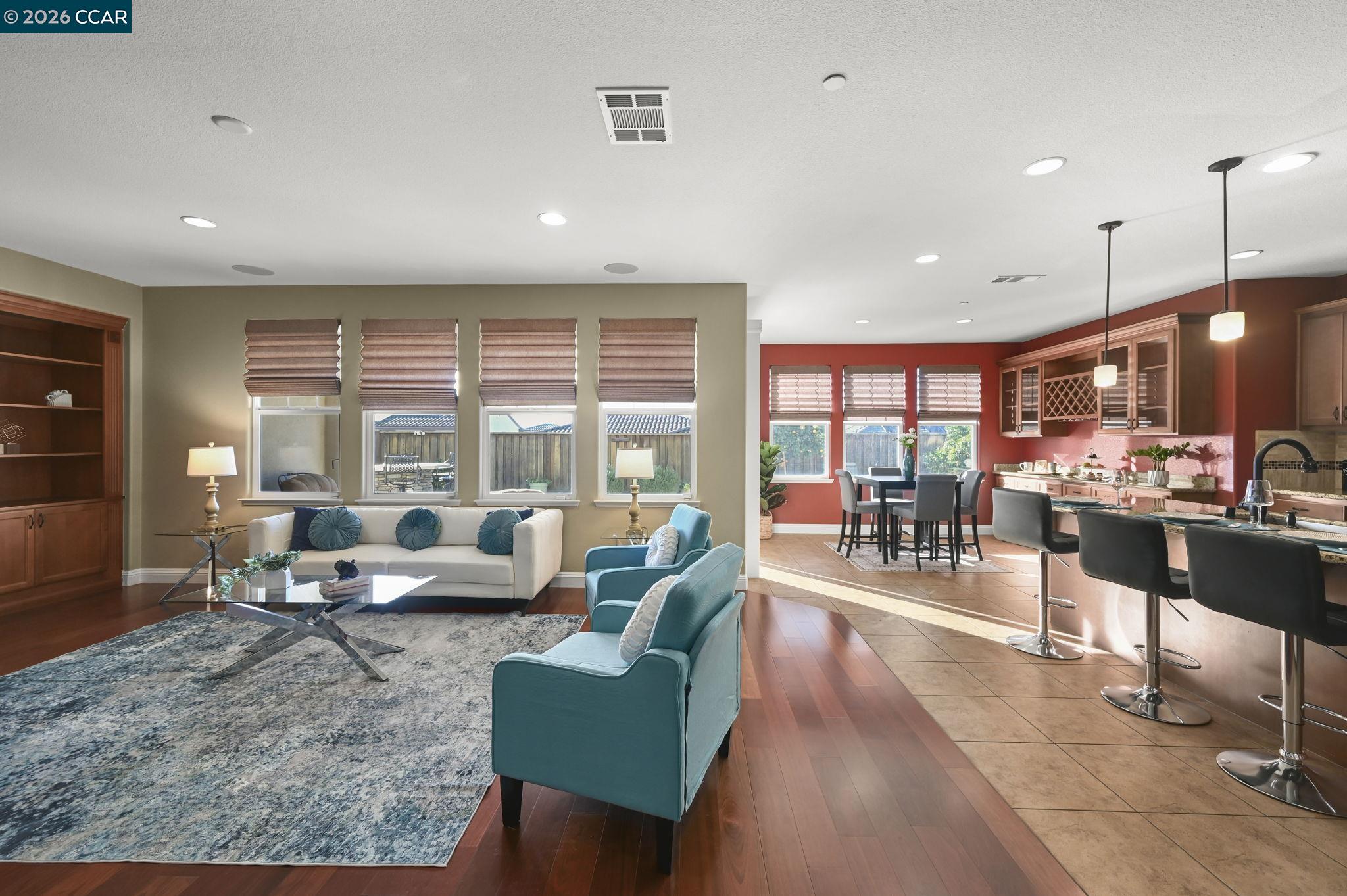 Detail Gallery Image 7 of 49 For 2550 Molinaro Way, Dublin,  CA 94568 - 5 Beds | 3/1 Baths