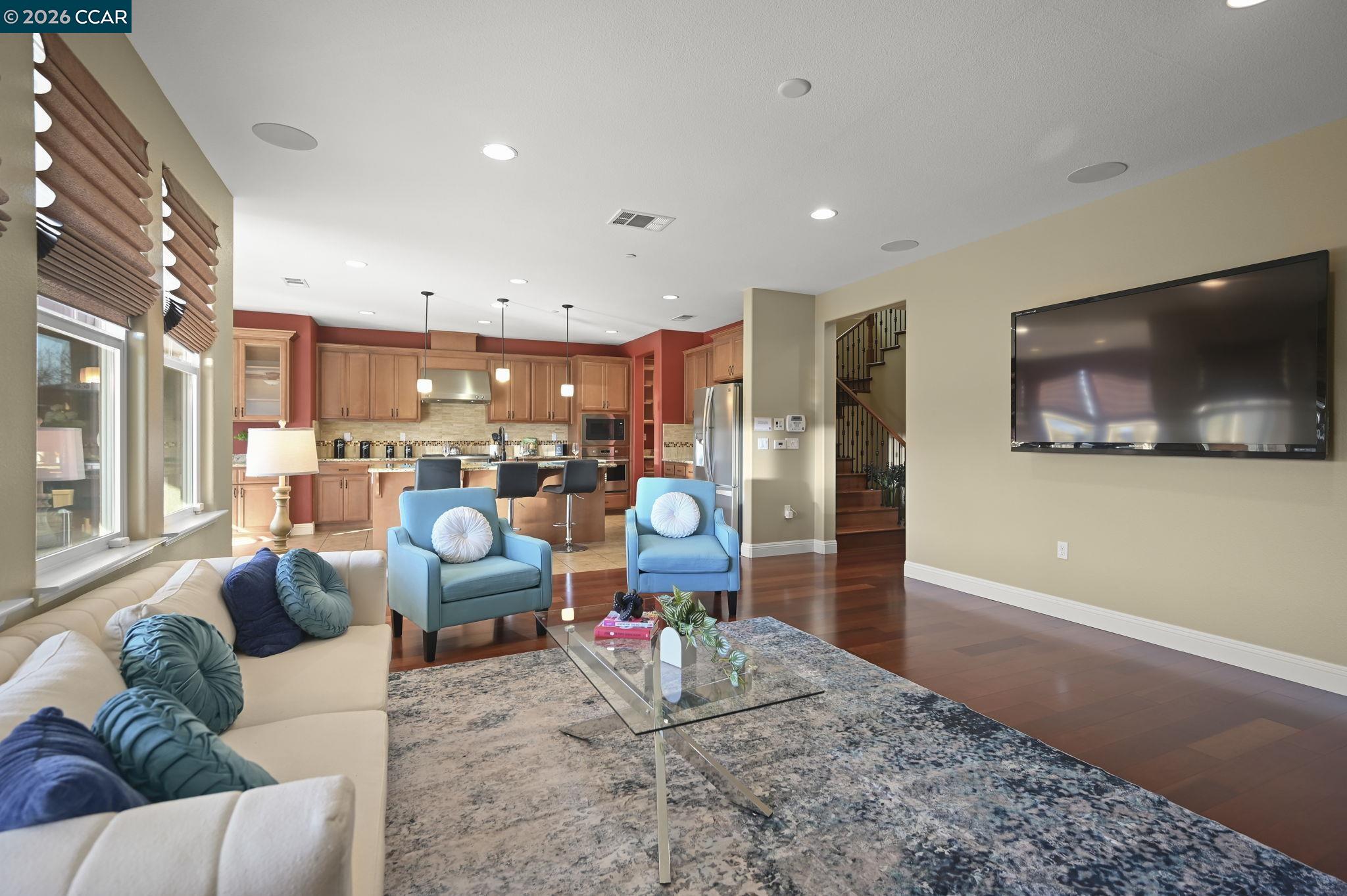 Detail Gallery Image 9 of 49 For 2550 Molinaro Way, Dublin,  CA 94568 - 5 Beds | 3/1 Baths