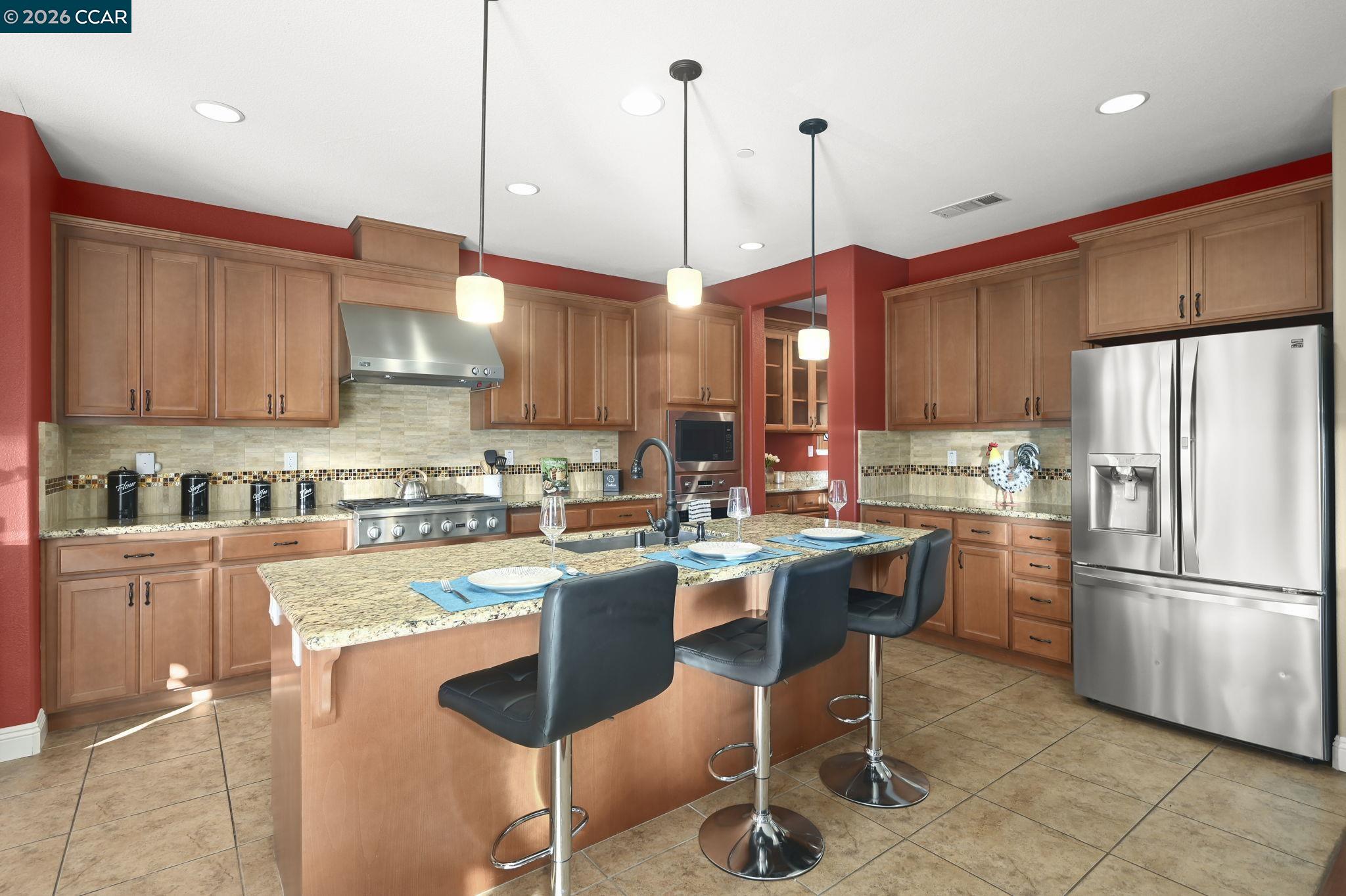 Detail Gallery Image 10 of 49 For 2550 Molinaro Way, Dublin,  CA 94568 - 5 Beds | 3/1 Baths