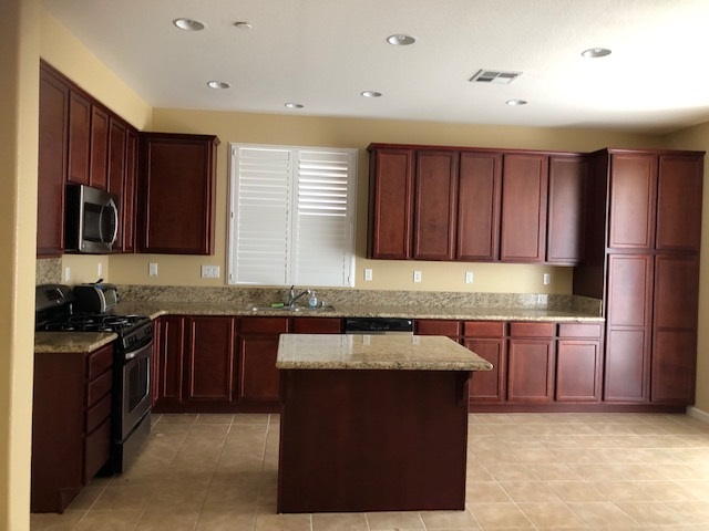 Detail Gallery Image 2 of 6 For 2210 Botany Bay Dr, Pittsburg,  CA 94565 - 5 Beds | 3 Baths