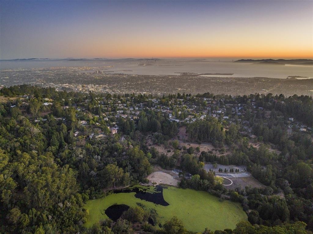 Detail Gallery Image 34 of 38 For 1438 Grizzly Peak Blvd, Berkeley,  CA 94708 - 3 Beds | 2 Baths