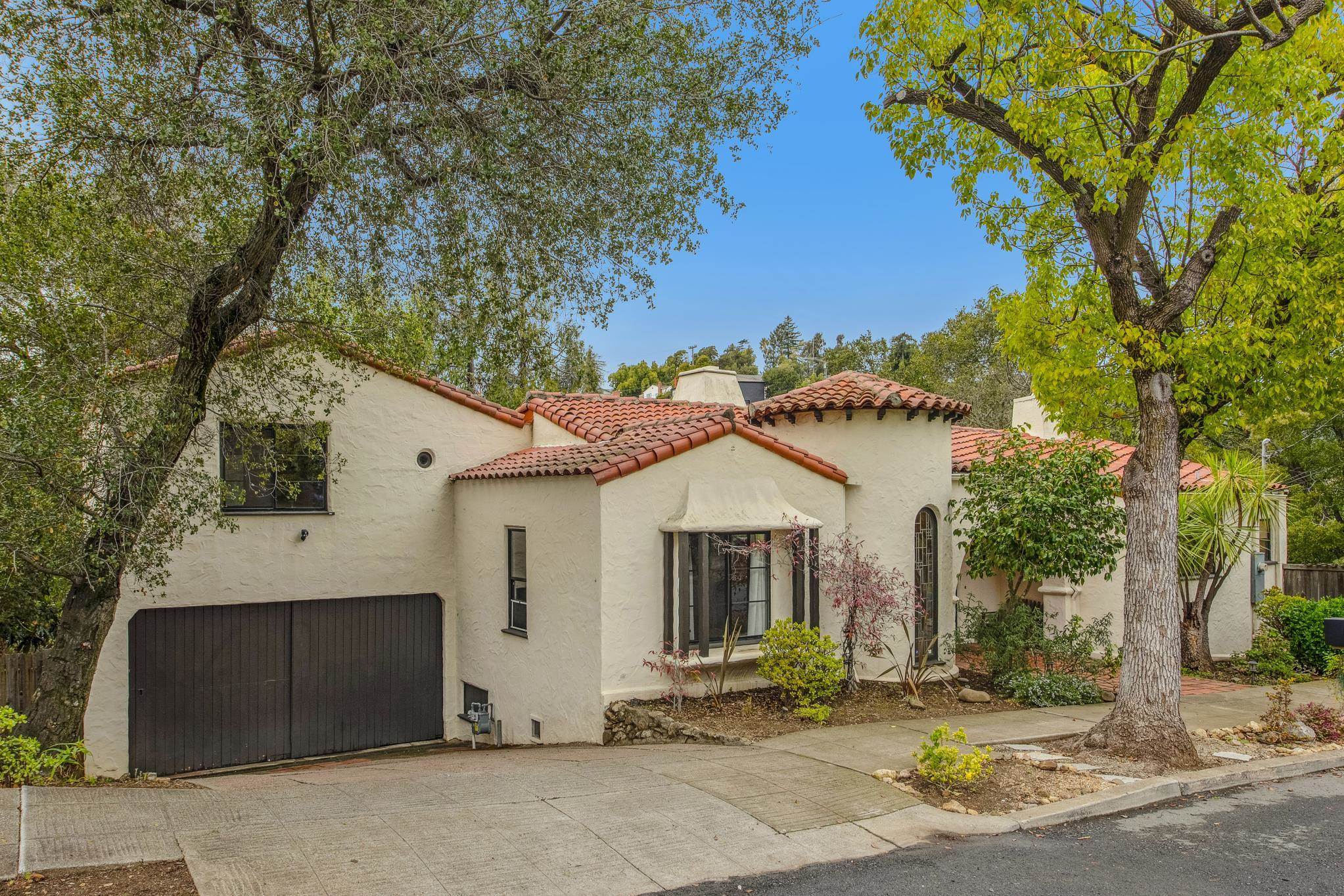 Detail Gallery Image 2 of 53 For 3655 Calafia Ave, Oakland,  CA 94605 - 3 Beds | 1/1 Baths