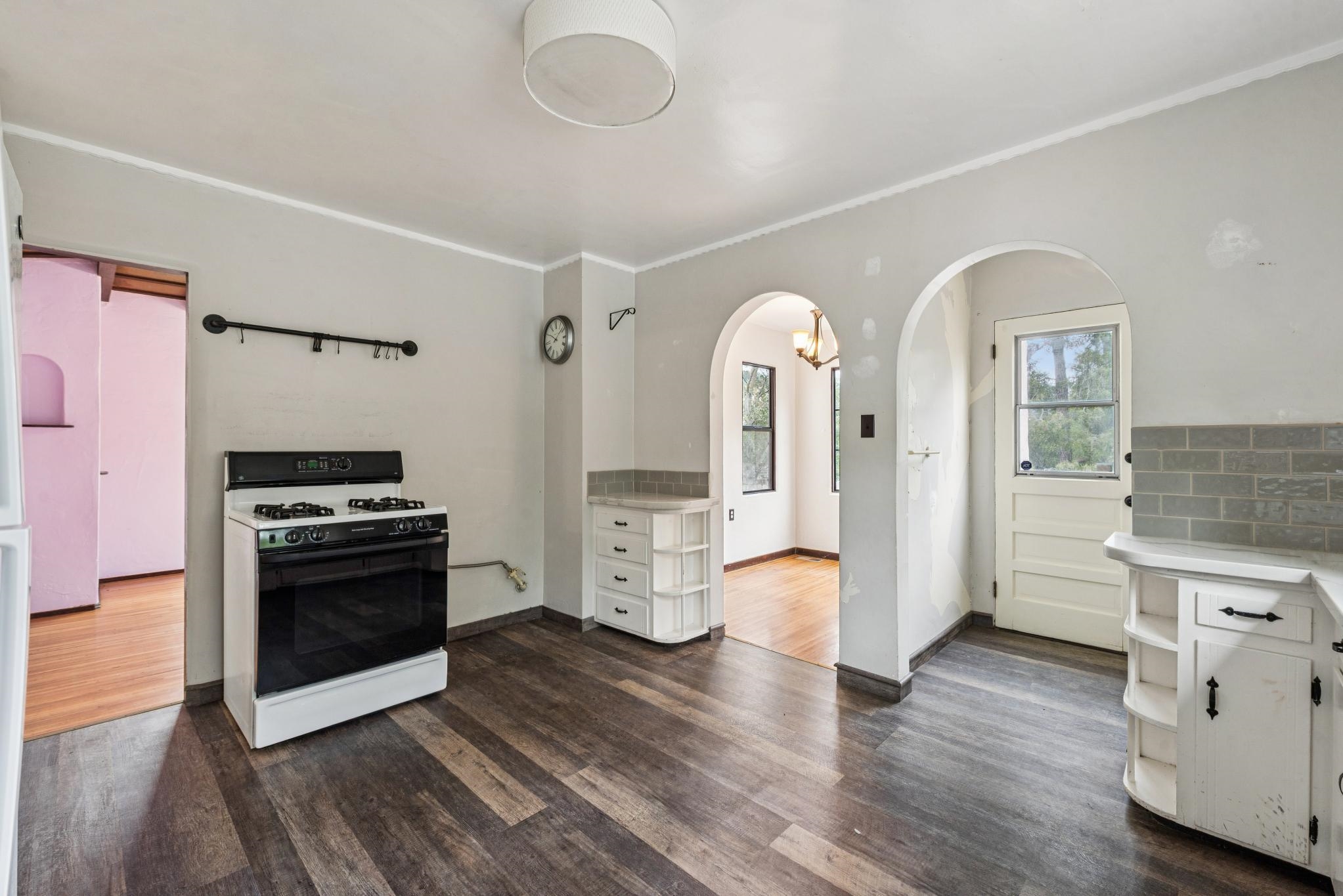 Detail Gallery Image 11 of 53 For 3655 Calafia Ave, Oakland,  CA 94605 - 3 Beds | 1/1 Baths