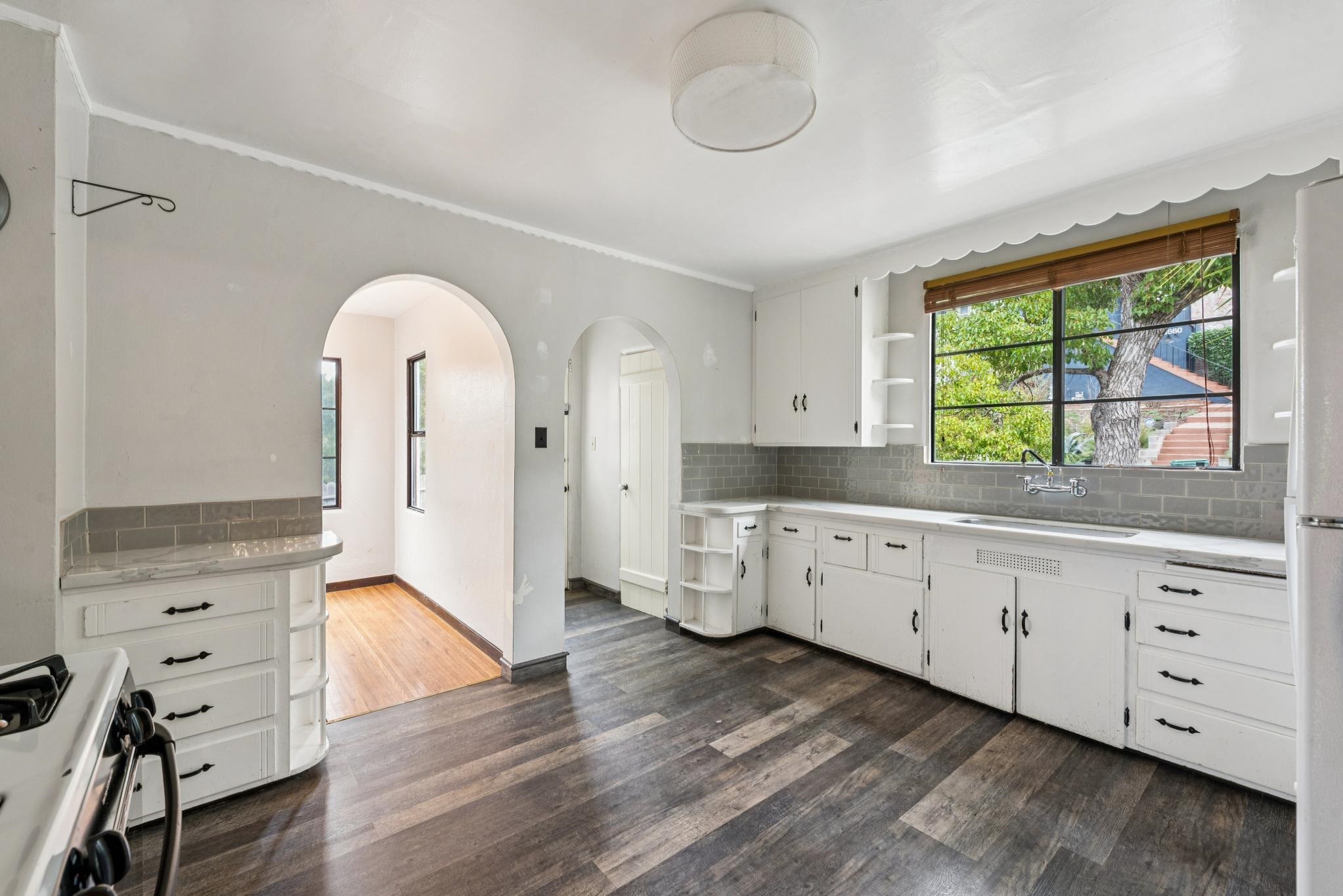 Detail Gallery Image 12 of 53 For 3655 Calafia Ave, Oakland,  CA 94605 - 3 Beds | 1/1 Baths