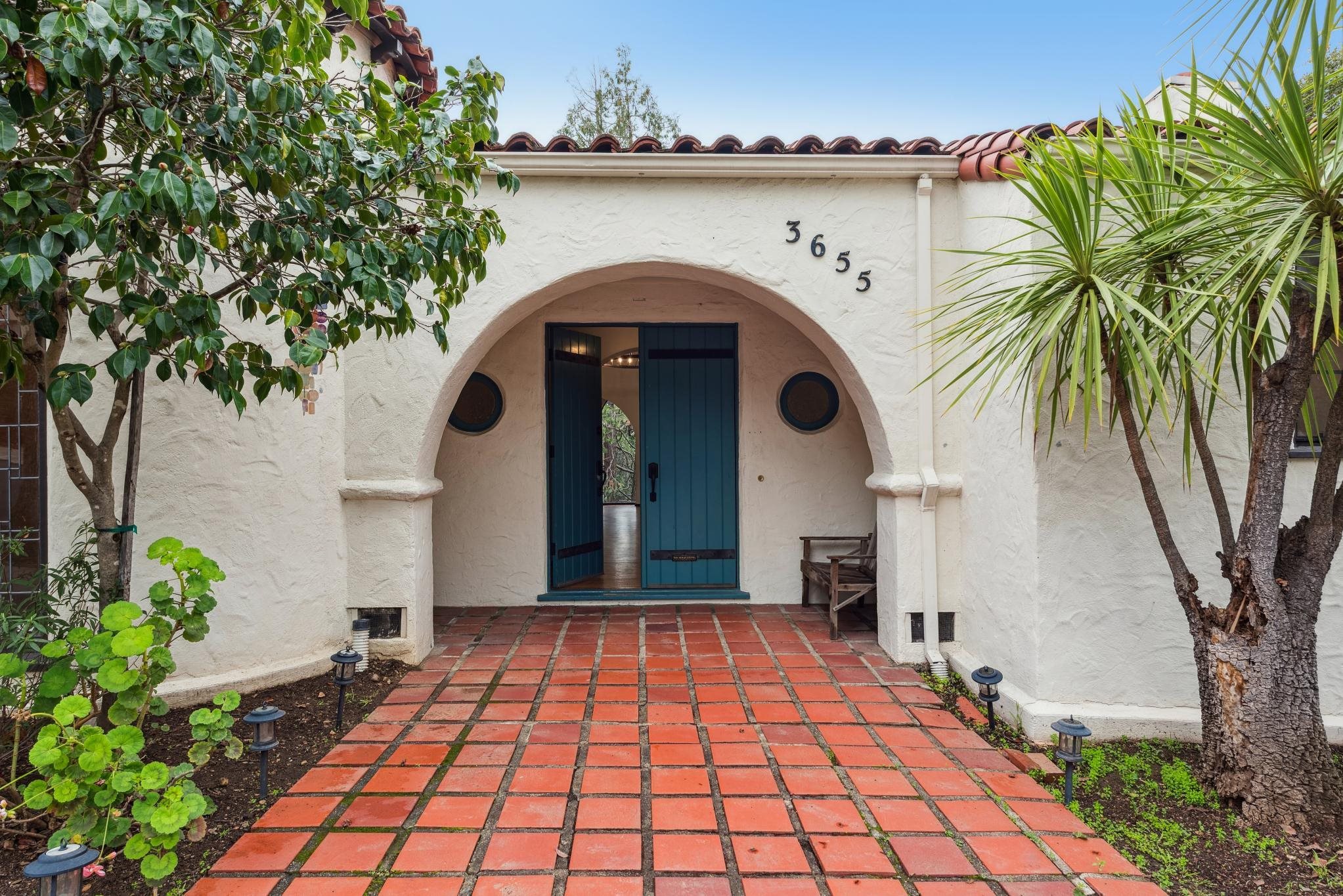 Detail Gallery Image 4 of 53 For 3655 Calafia Ave, Oakland,  CA 94605 - 3 Beds | 1/1 Baths