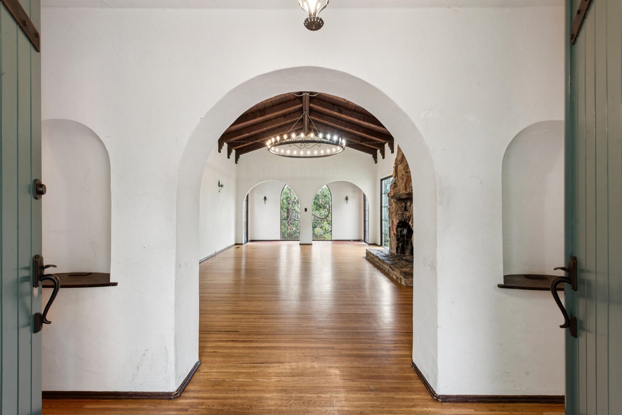 Detail Gallery Image 5 of 53 For 3655 Calafia Ave, Oakland,  CA 94605 - 3 Beds | 1/1 Baths