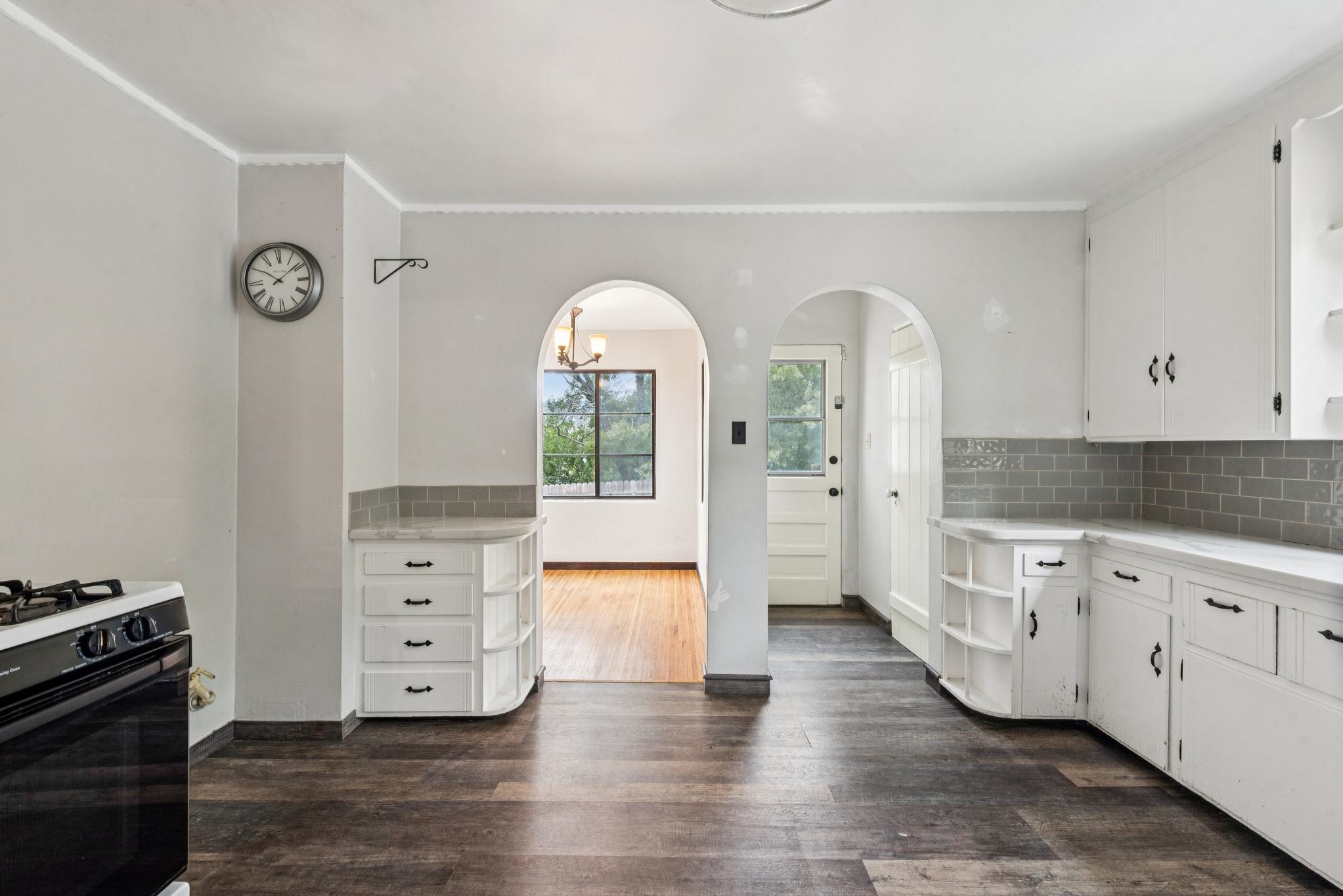 Detail Gallery Image 8 of 53 For 3655 Calafia Ave, Oakland,  CA 94605 - 3 Beds | 1/1 Baths