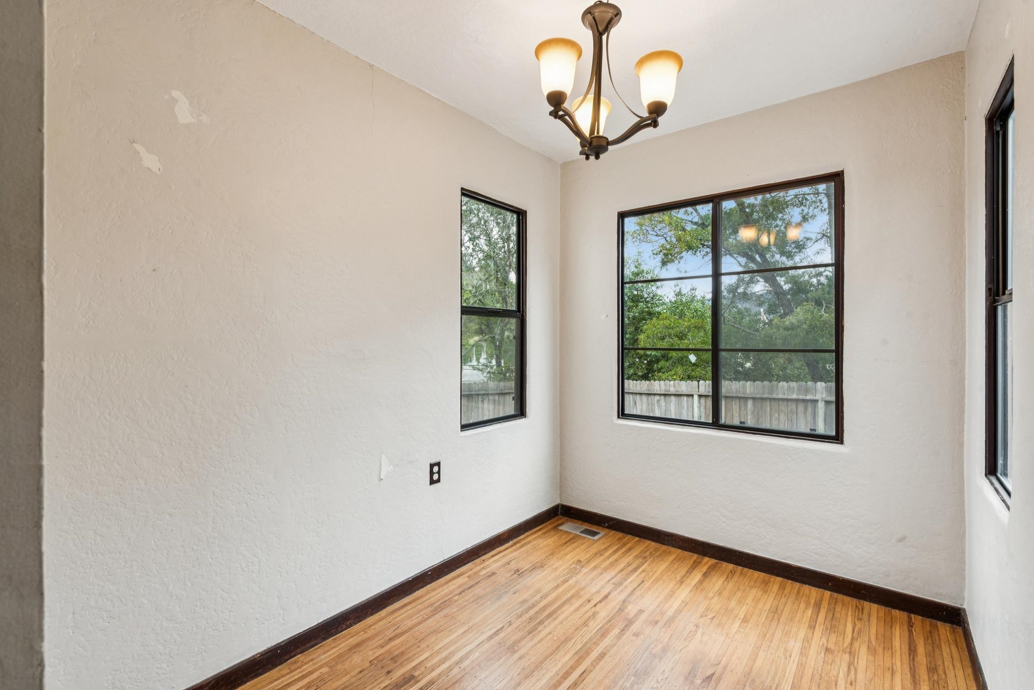 Detail Gallery Image 9 of 53 For 3655 Calafia Ave, Oakland,  CA 94605 - 3 Beds | 1/1 Baths