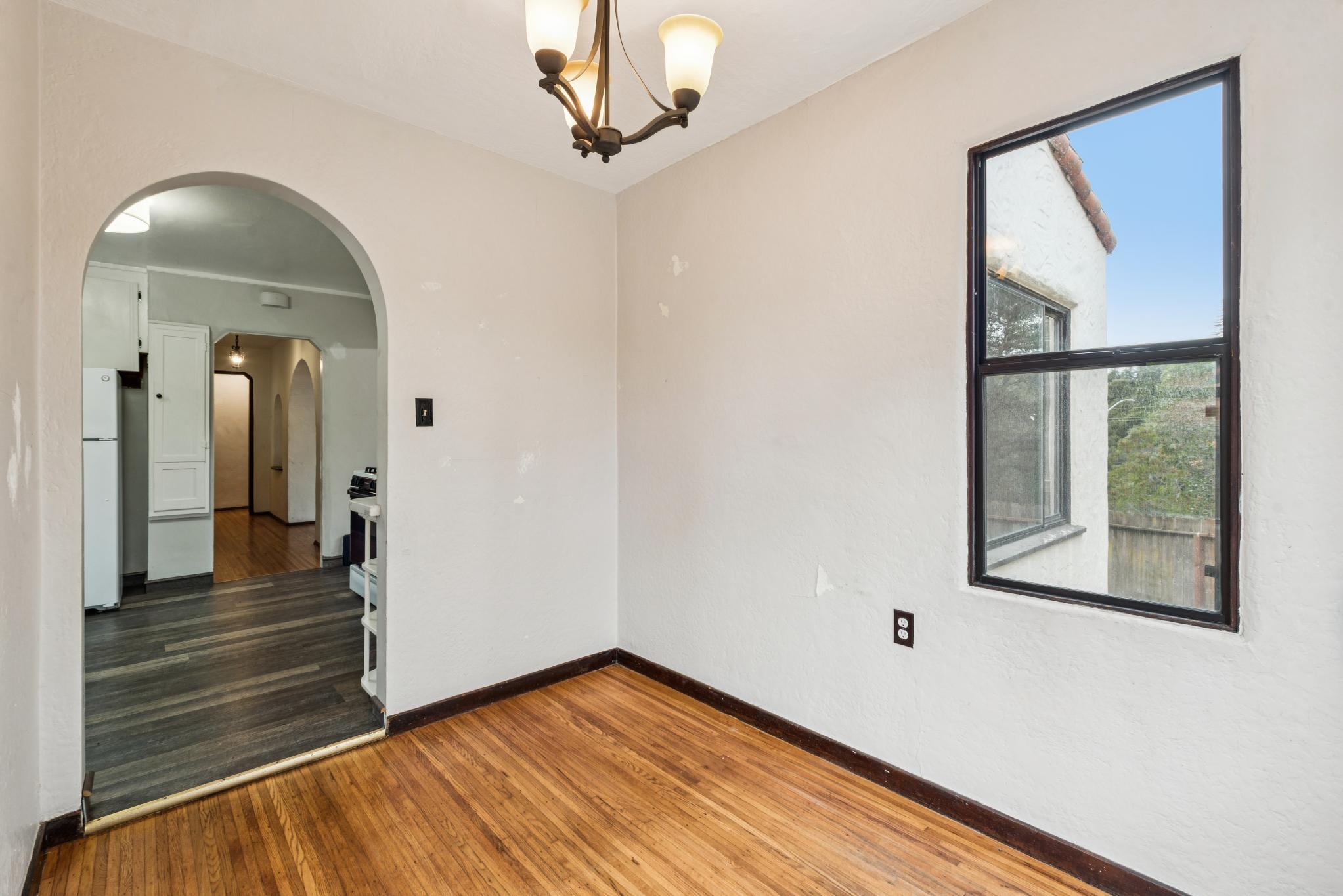 Detail Gallery Image 10 of 53 For 3655 Calafia Ave, Oakland,  CA 94605 - 3 Beds | 1/1 Baths