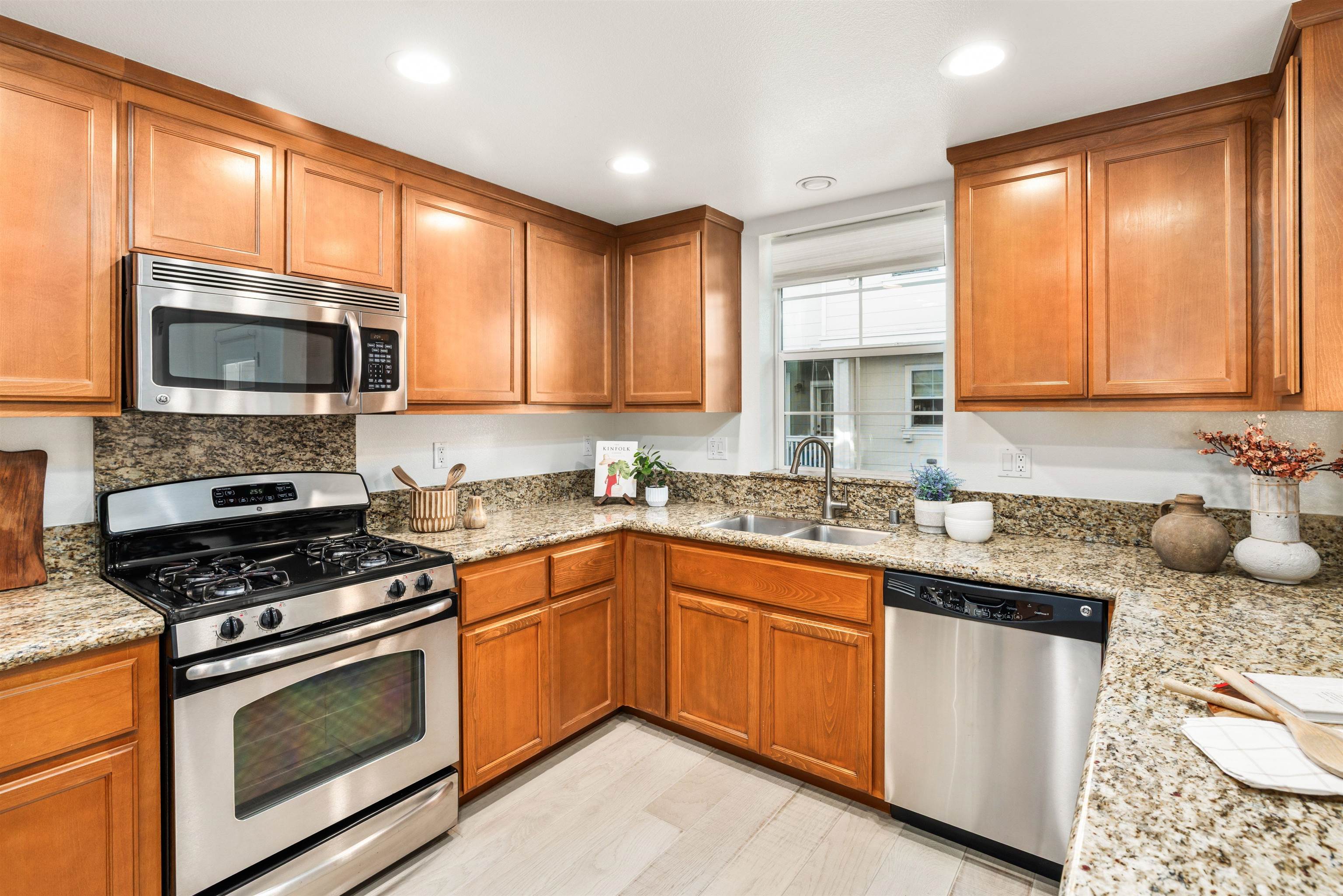 Detail Gallery Image 24 of 57 For 2059 Northshore, Richmond,  CA 94804-2582 - 3 Beds | 2/1 Baths