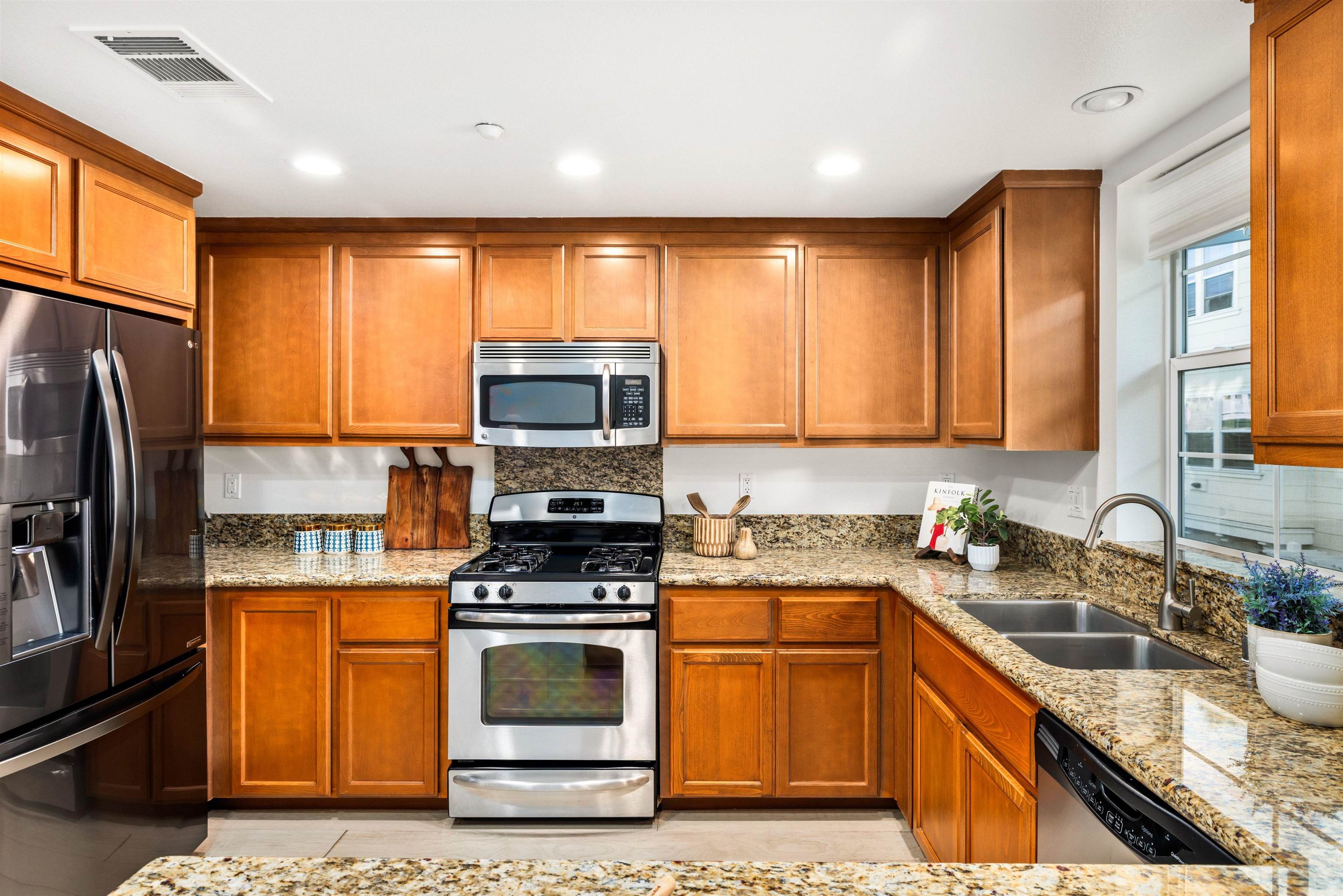 Detail Gallery Image 25 of 57 For 2059 Northshore, Richmond,  CA 94804-2582 - 3 Beds | 2/1 Baths