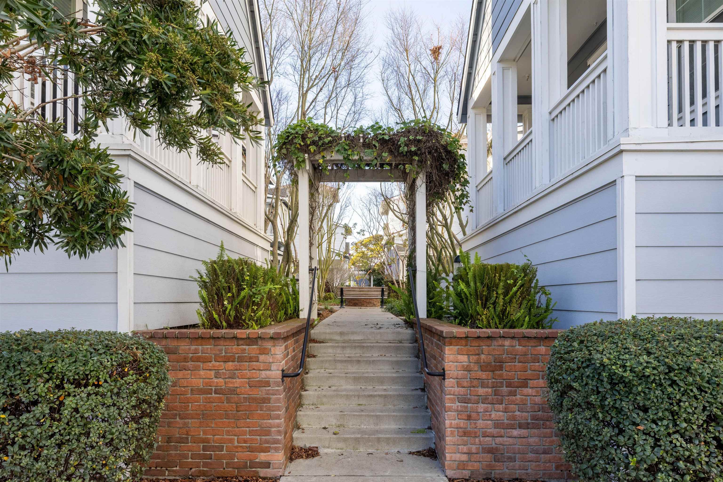 Detail Gallery Image 7 of 57 For 2059 Northshore, Richmond,  CA 94804-2582 - 3 Beds | 2/1 Baths