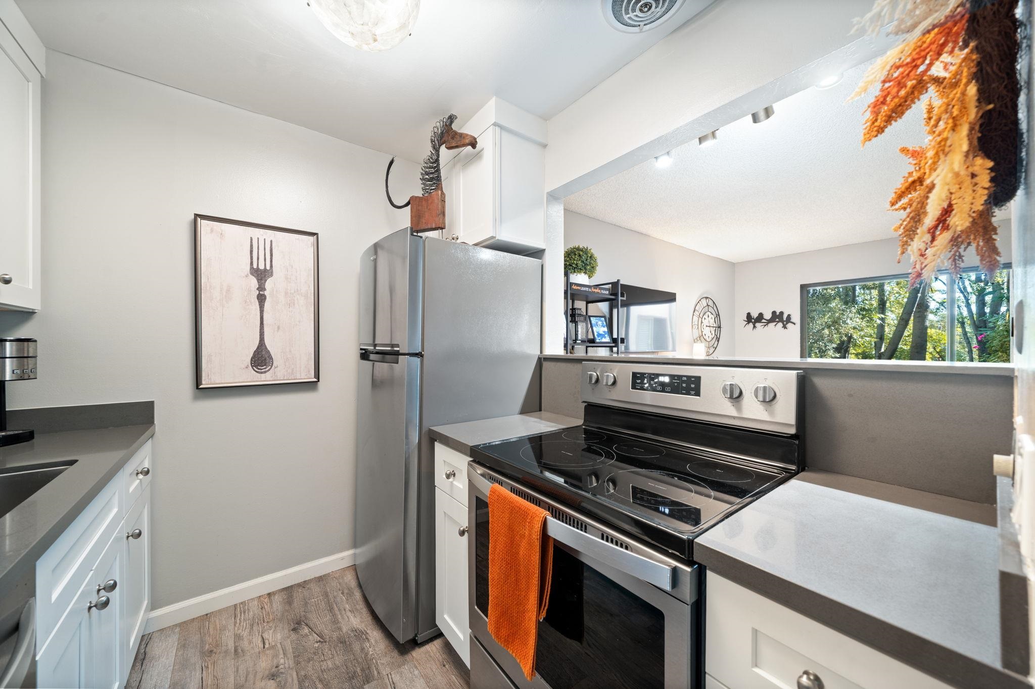 Detail Gallery Image 3 of 24 For 320 N Civic Drive #407,  Walnut Creek,  CA 94596 - 1 Beds | 1 Baths