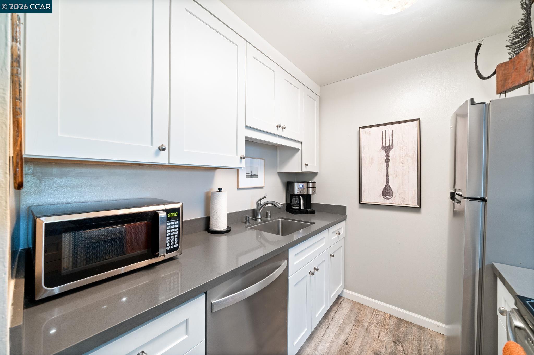 Detail Gallery Image 5 of 24 For 320 N Civic Drive #407,  Walnut Creek,  CA 94596 - 1 Beds | 1 Baths