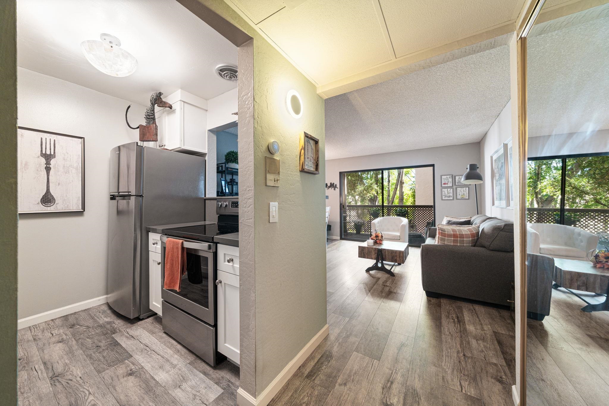 Detail Gallery Image 5 of 24 For 320 N Civic Drive #407,  Walnut Creek,  CA 94596 - 1 Beds | 1 Baths