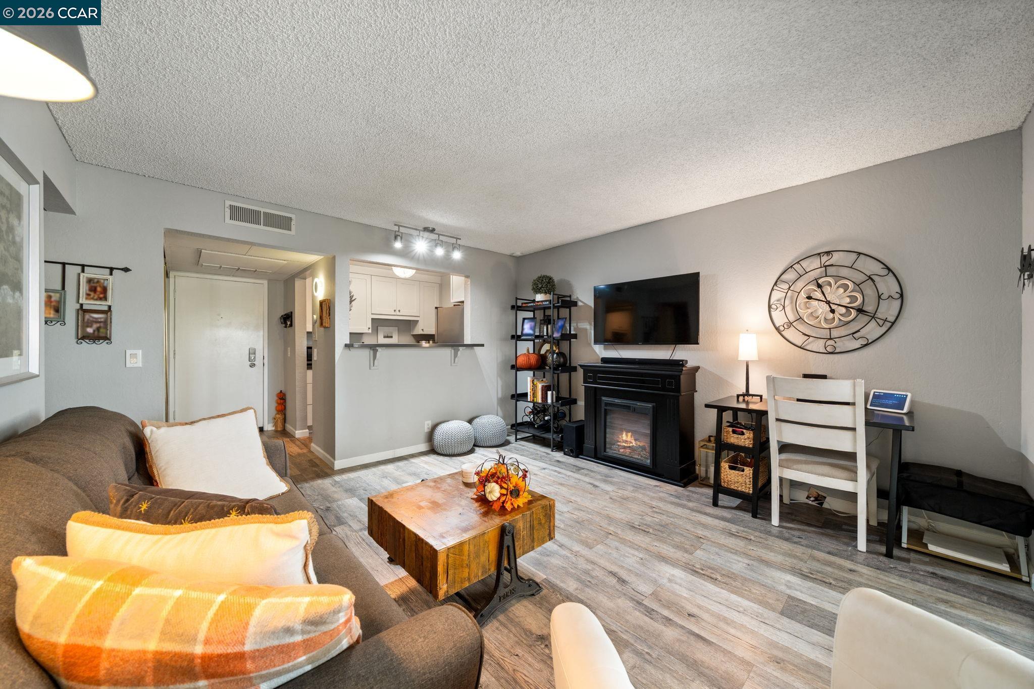 Detail Gallery Image 7 of 24 For 320 N Civic Drive #407,  Walnut Creek,  CA 94596 - 1 Beds | 1 Baths