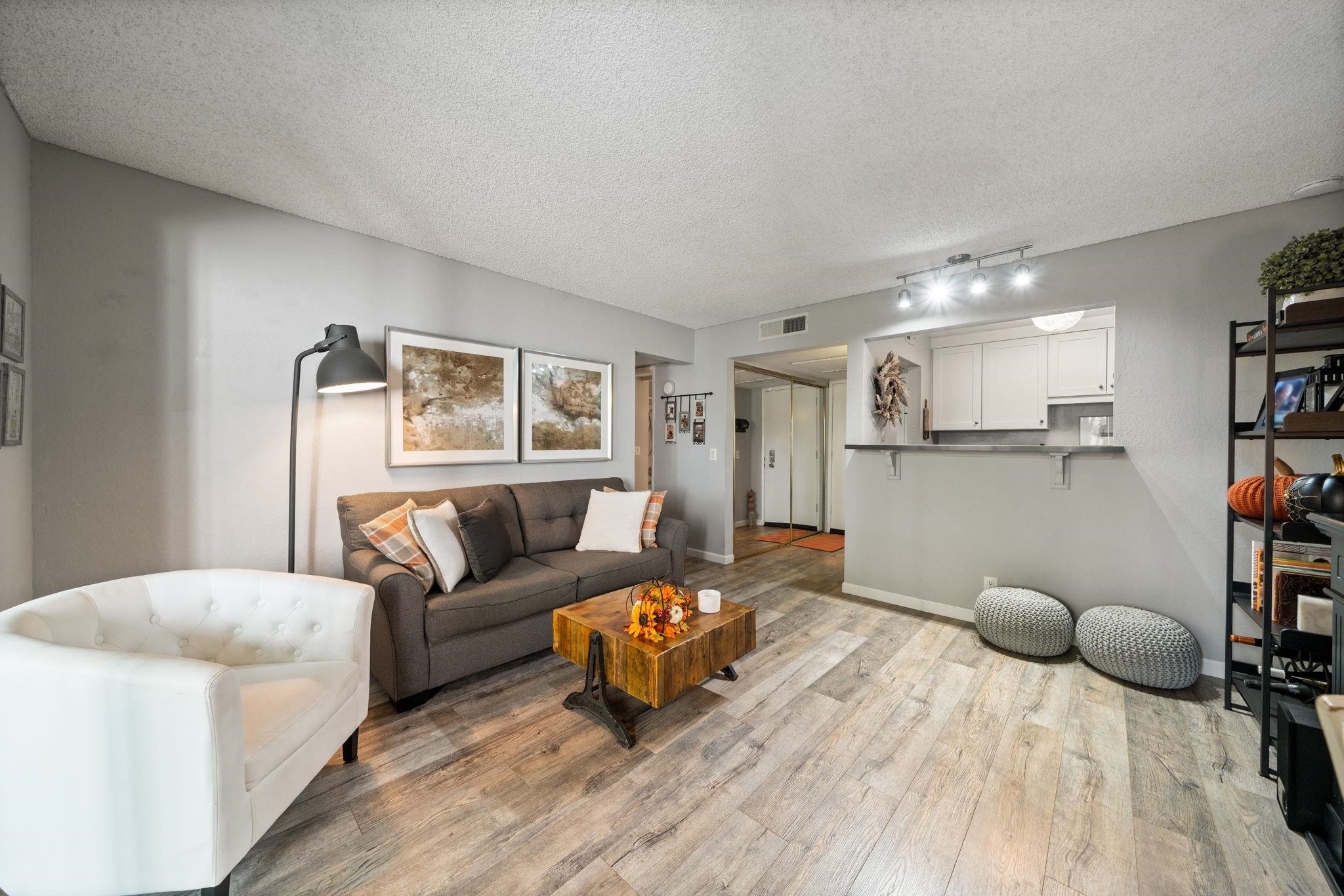 Detail Gallery Image 8 of 24 For 320 N Civic Drive #407,  Walnut Creek,  CA 94596 - 1 Beds | 1 Baths