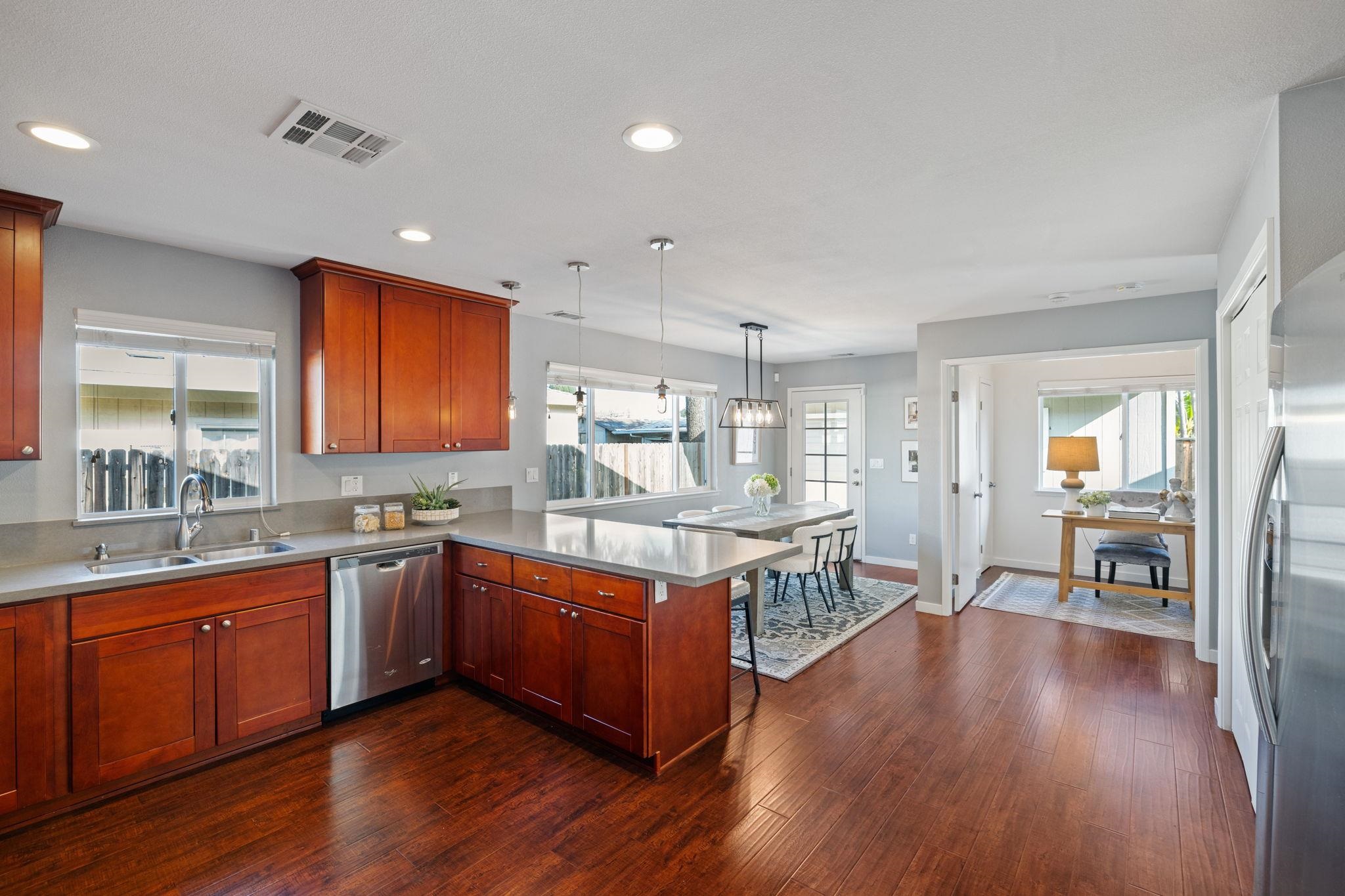 Detail Gallery Image 10 of 54 For 340 Andrews St, Livermore,  CA 94551 - 3 Beds | 2 Baths