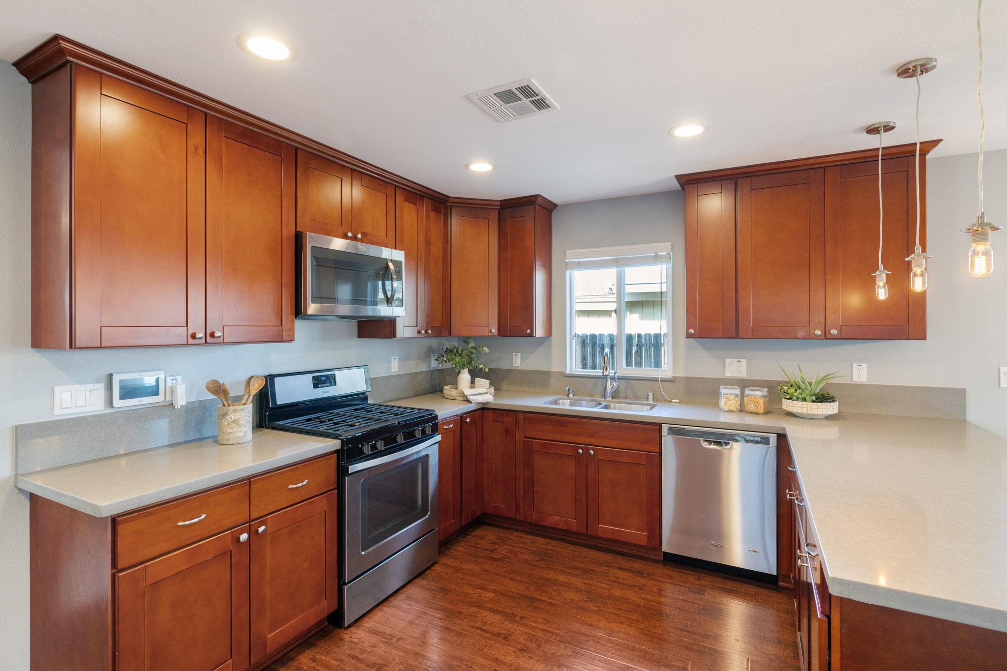 Detail Gallery Image 14 of 54 For 340 Andrews St, Livermore,  CA 94551 - 3 Beds | 2 Baths