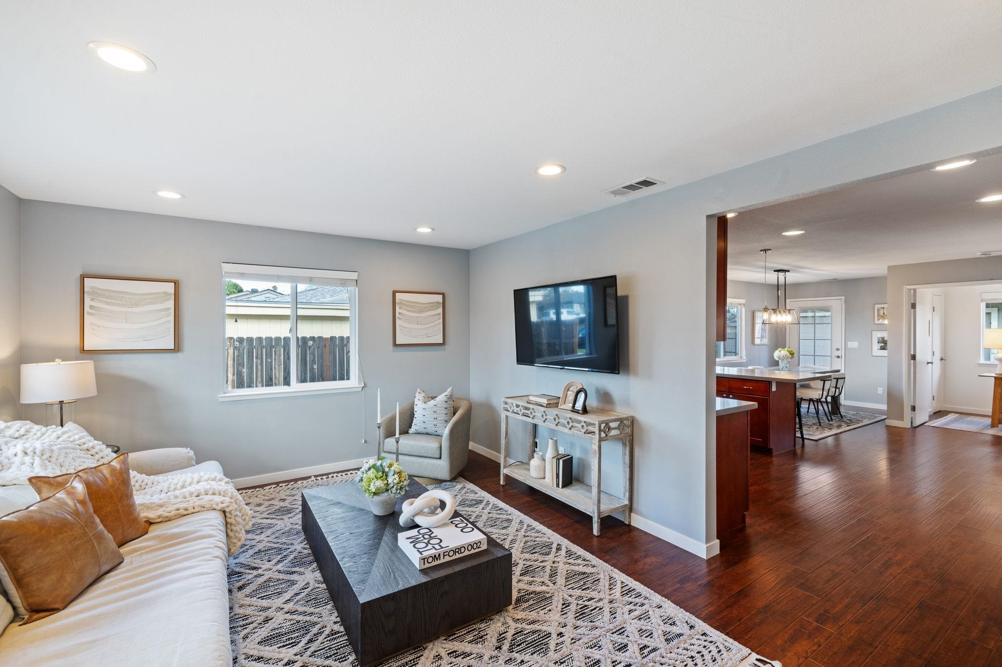 Detail Gallery Image 5 of 54 For 340 Andrews St, Livermore,  CA 94551 - 3 Beds | 2 Baths