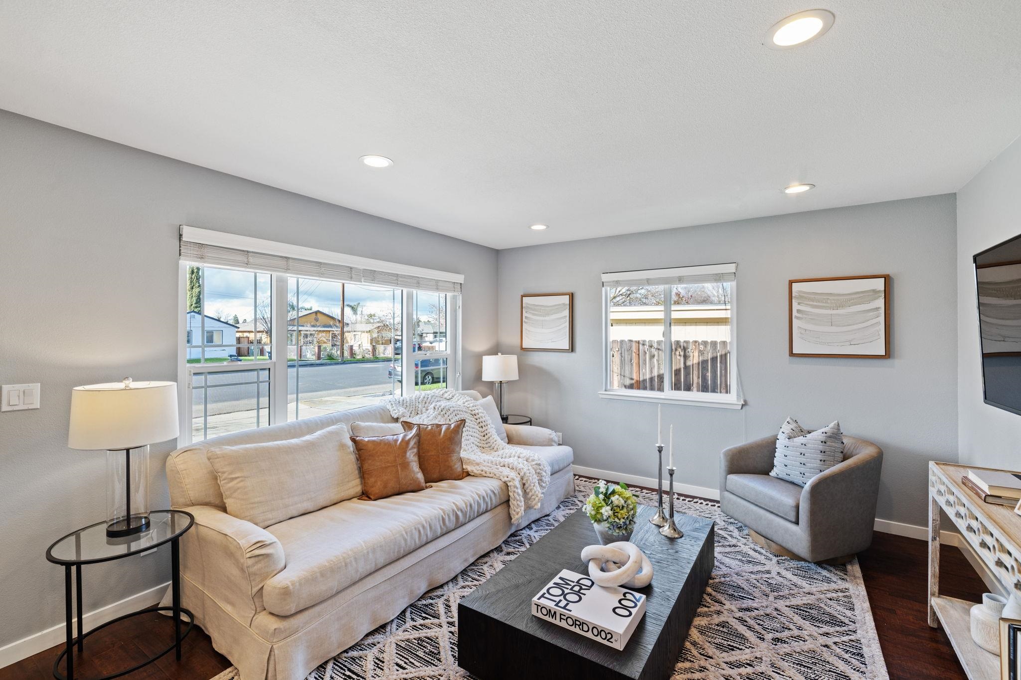 Detail Gallery Image 6 of 54 For 340 Andrews St, Livermore,  CA 94551 - 3 Beds | 2 Baths