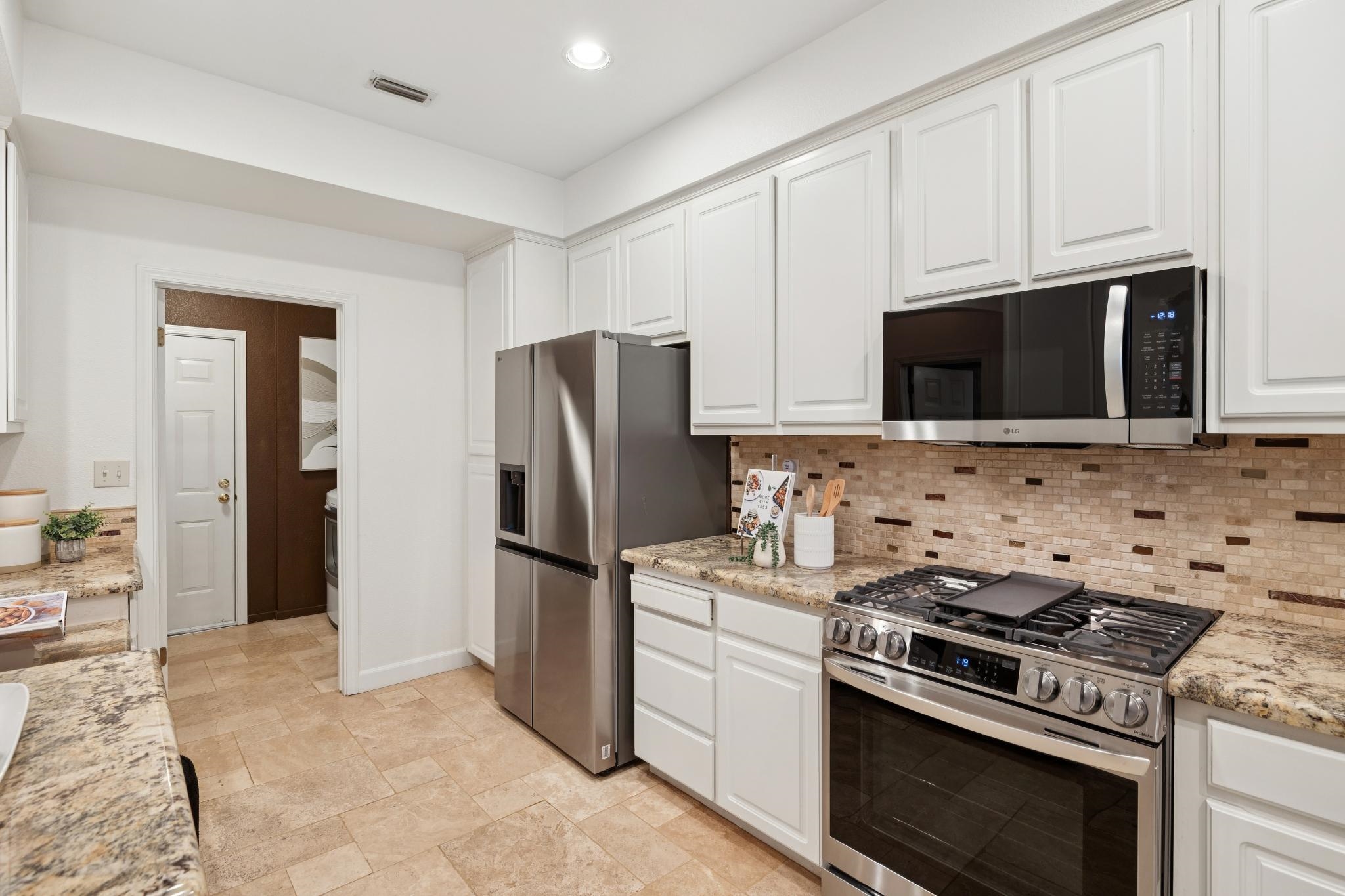 Detail Gallery Image 20 of 59 For 23158 Canyon Terrace Dr, Castro Valley,  CA 94552 - 2 Beds | 2/1 Baths