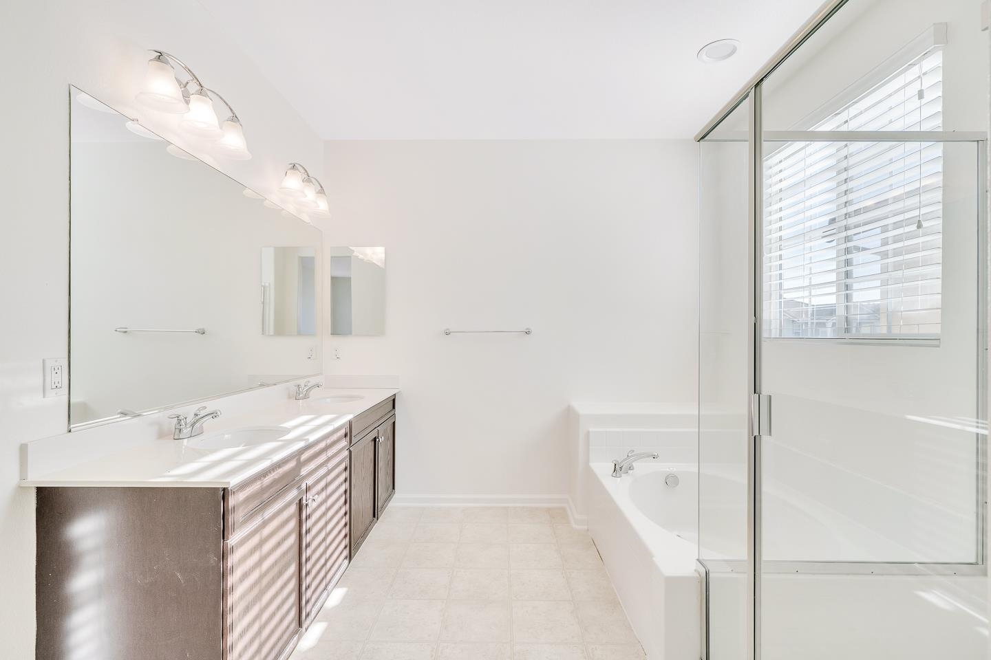 Detail Gallery Image 14 of 27 For 4747 Dundee St, Antioch,  CA 94531 - 4 Beds | 3 Baths