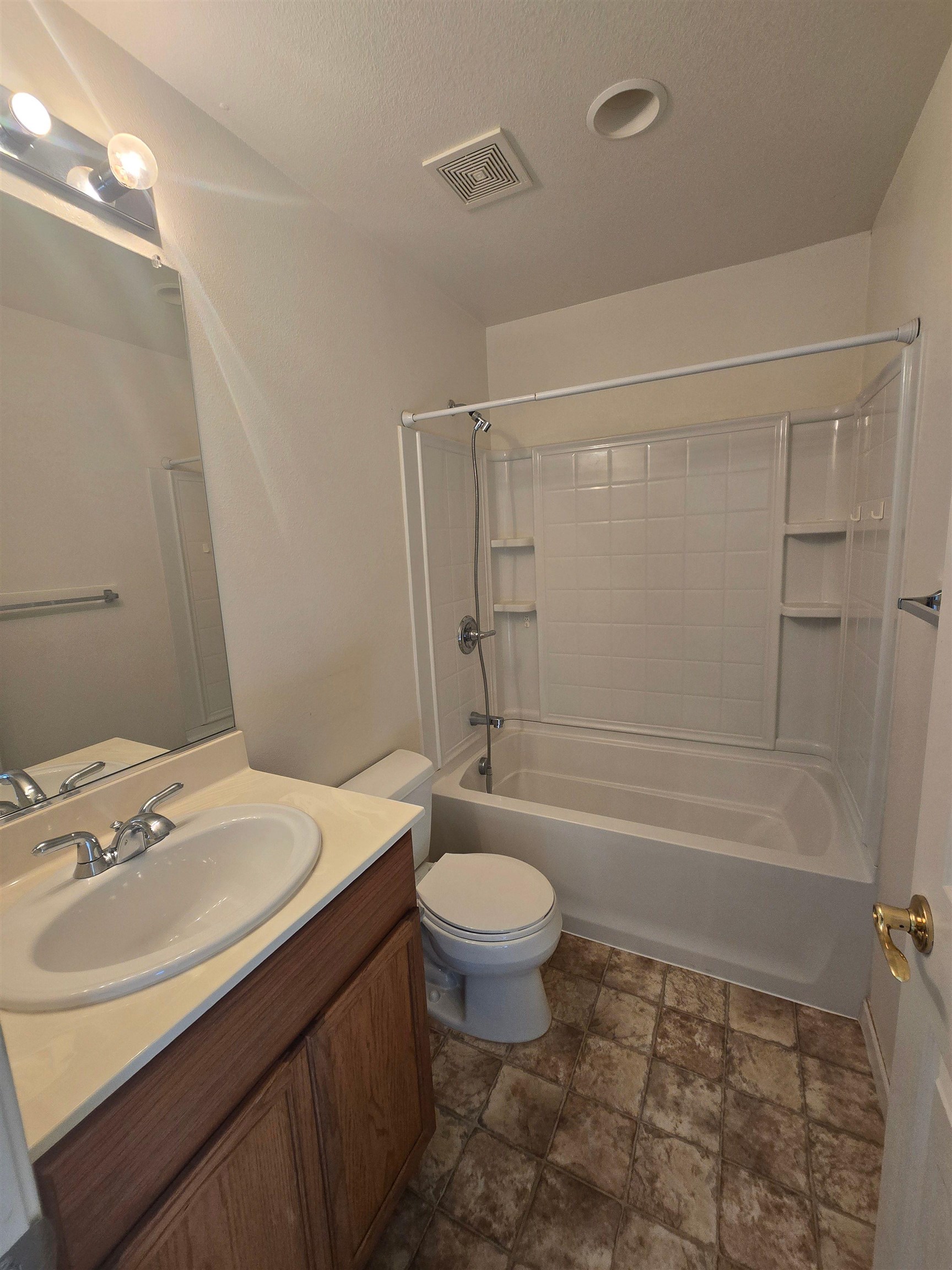 Detail Gallery Image 13 of 14 For 126 Lucy Ln, Richmond,  CA 94801 - 3 Beds | 2/1 Baths