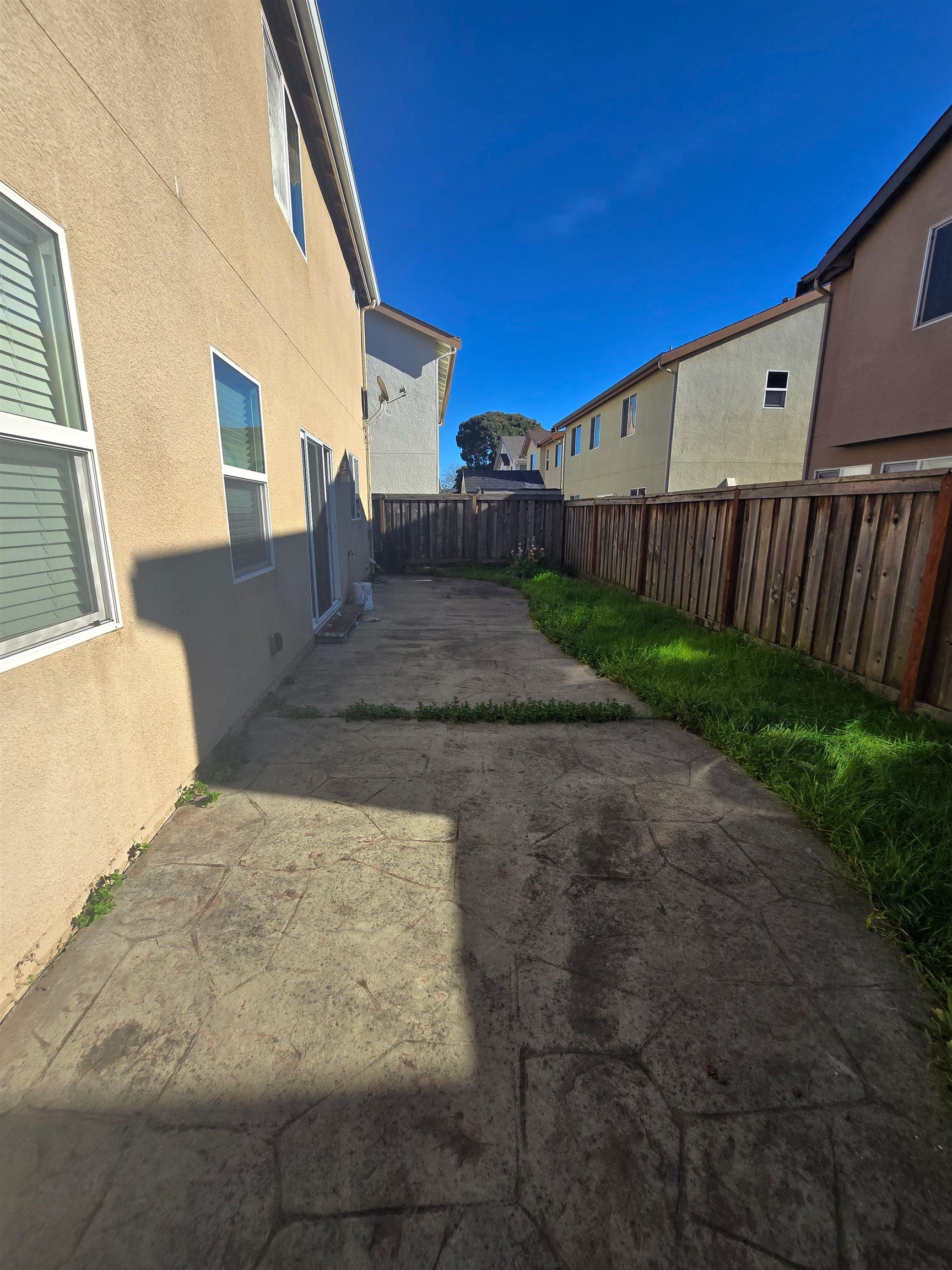 Detail Gallery Image 6 of 14 For 126 Lucy Ln, Richmond,  CA 94801 - 3 Beds | 2/1 Baths