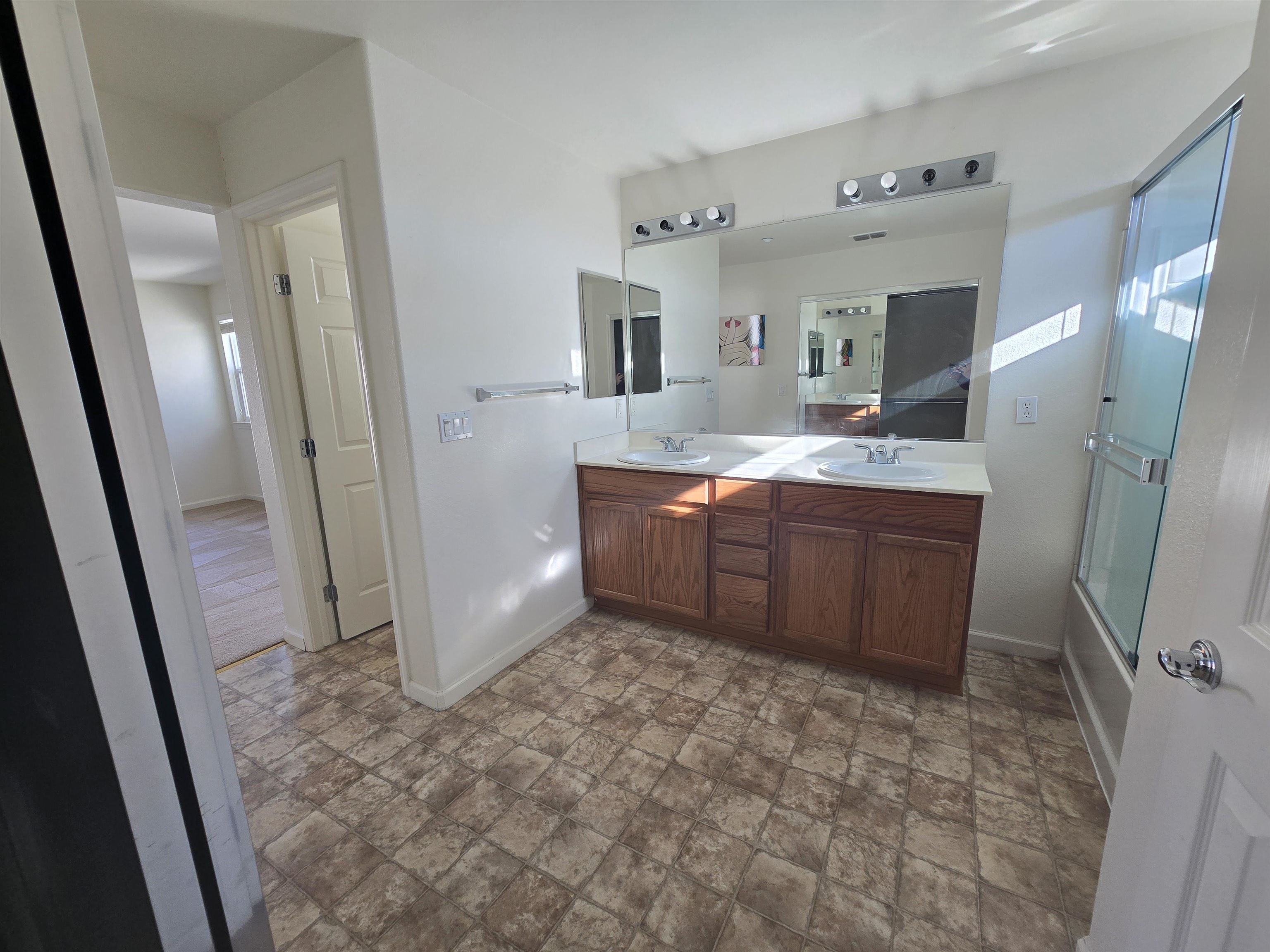 Detail Gallery Image 9 of 14 For 126 Lucy Ln, Richmond,  CA 94801 - 3 Beds | 2/1 Baths