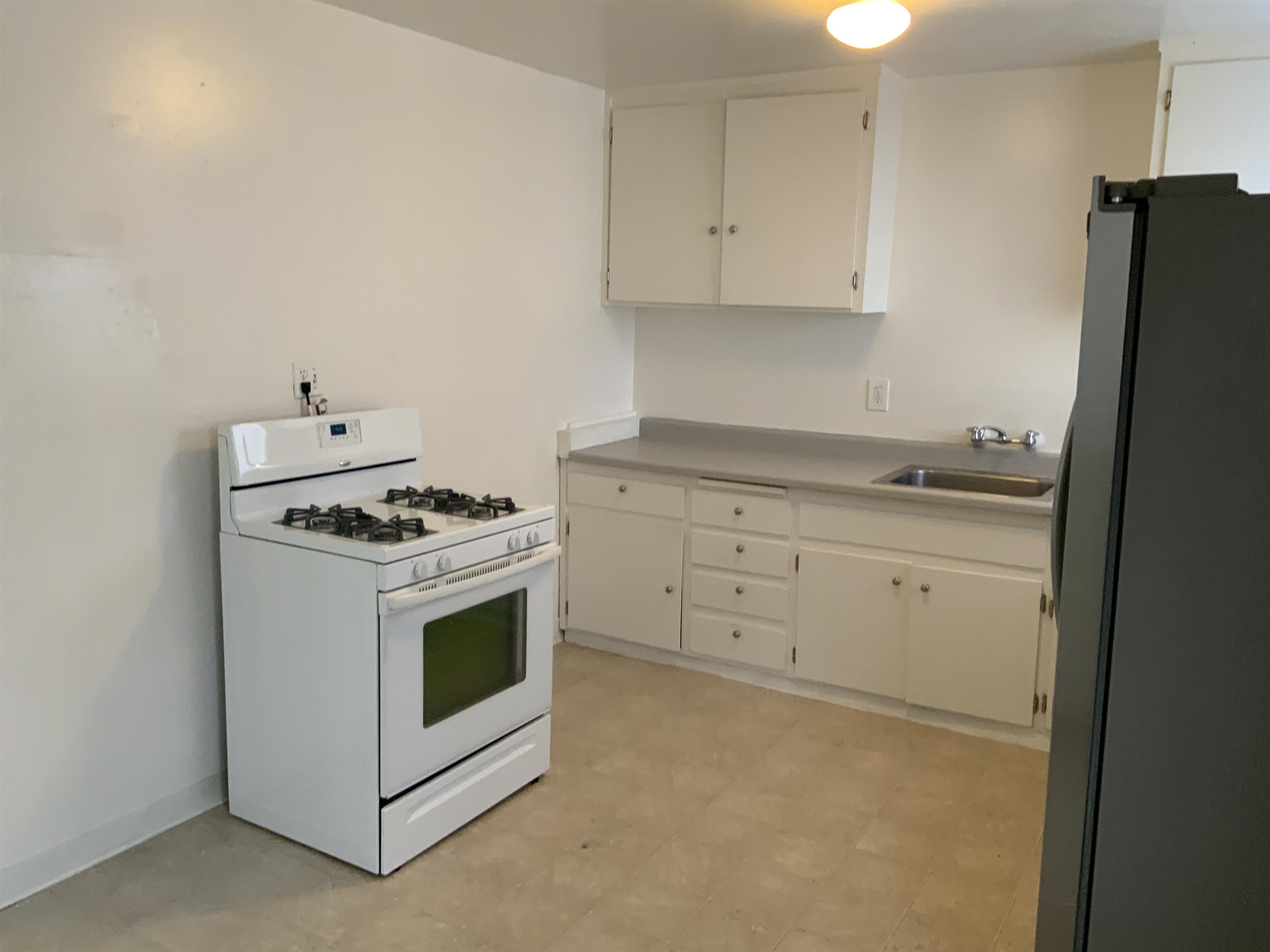 Detail Gallery Image 4 of 18 For 422 C Street, Richmond,  CA 94801 - 2 Beds | 1 Baths