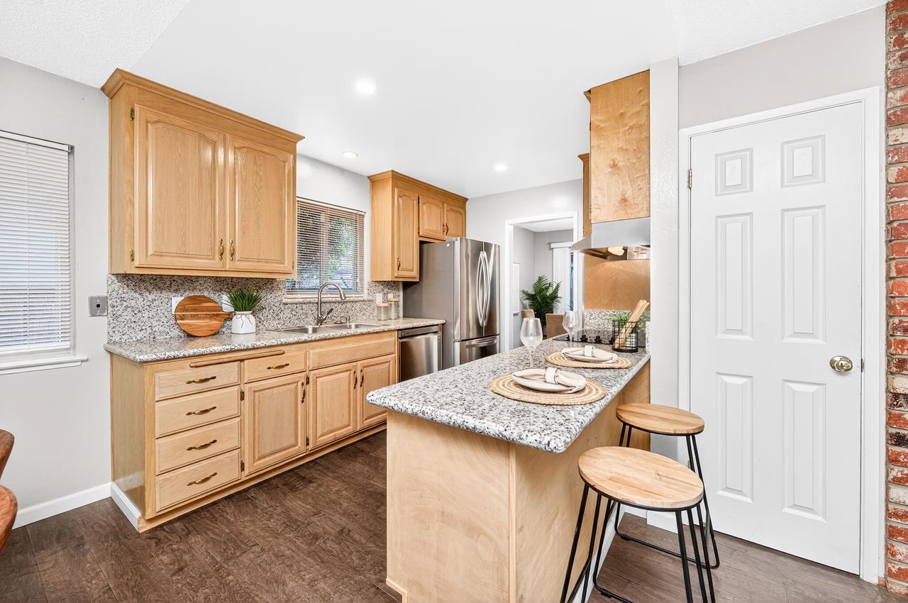 Detail Gallery Image 11 of 42 For 1059 Lakehurst Rd, Livermore,  CA 94551 - 4 Beds | 2 Baths