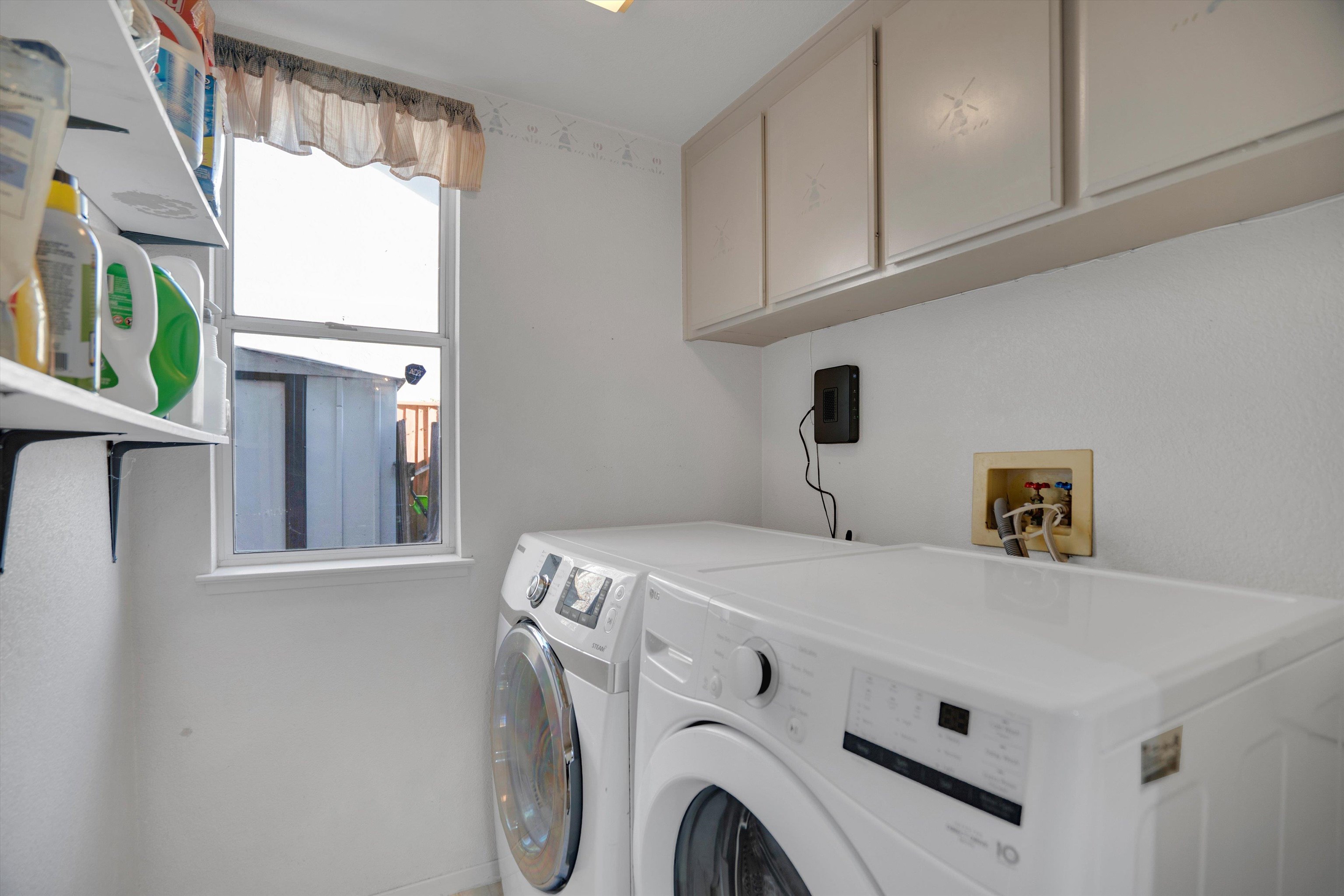 Detail Gallery Image 13 of 49 For 4401 Deermeadow Way, Antioch,  CA 94531 - 5 Beds | 2/1 Baths