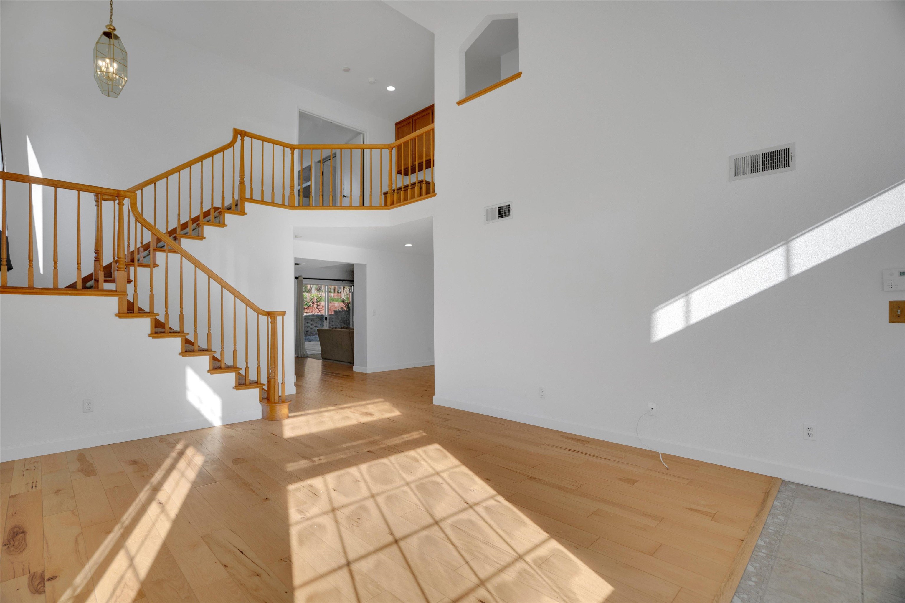 Detail Gallery Image 6 of 49 For 4401 Deermeadow Way, Antioch,  CA 94531 - 5 Beds | 2/1 Baths