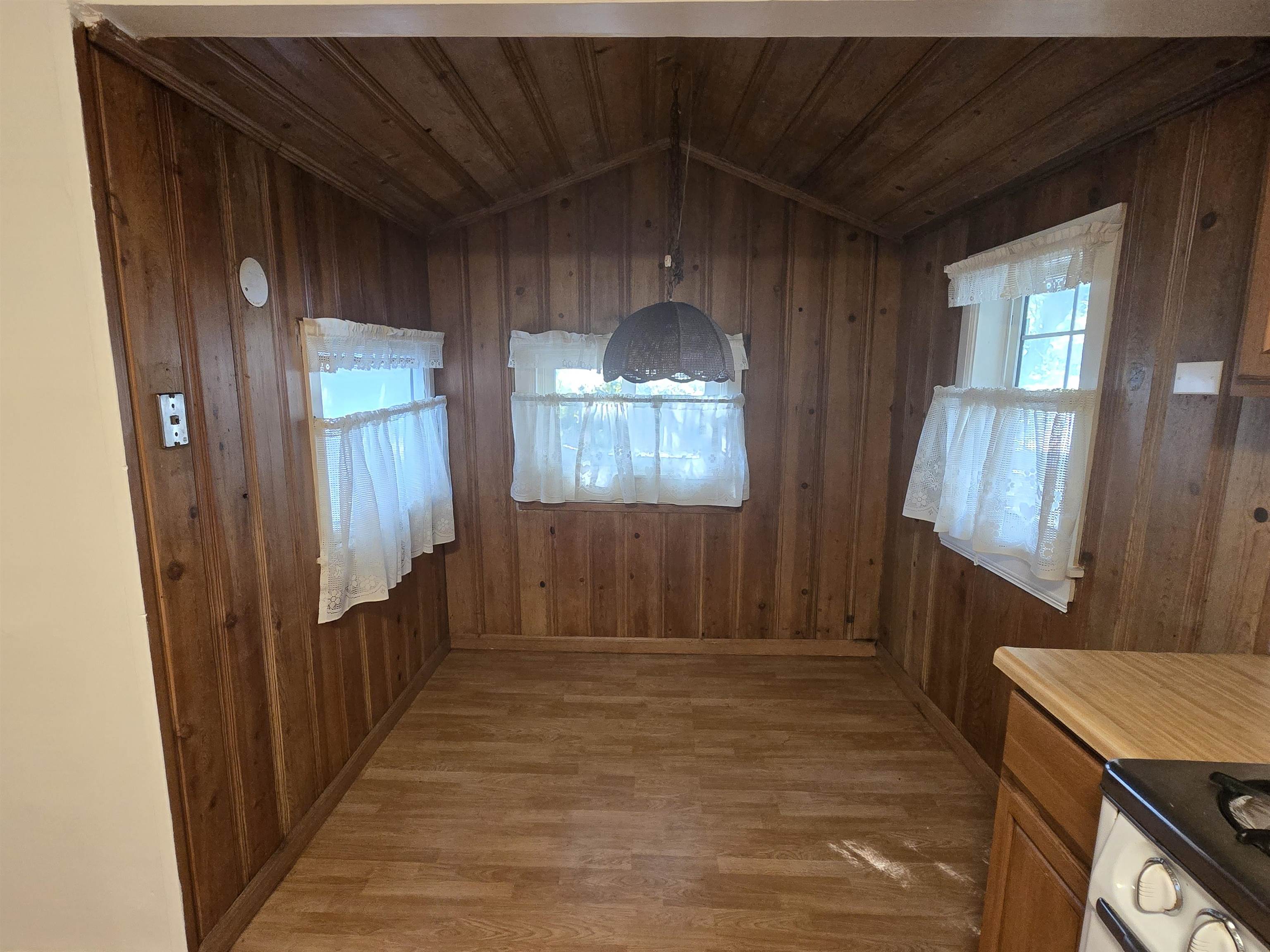 Detail Gallery Image 4 of 5 For 5007 San Pablo Dam Rd, El Sobrante,  CA 94803 - 2 Beds | 1 Baths