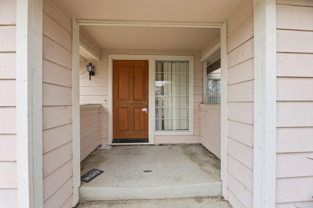 Detail Gallery Image 3 of 29 For 2338 Homestead Cir, Richmond,  CA 94806 - 3 Beds | 2/1 Baths