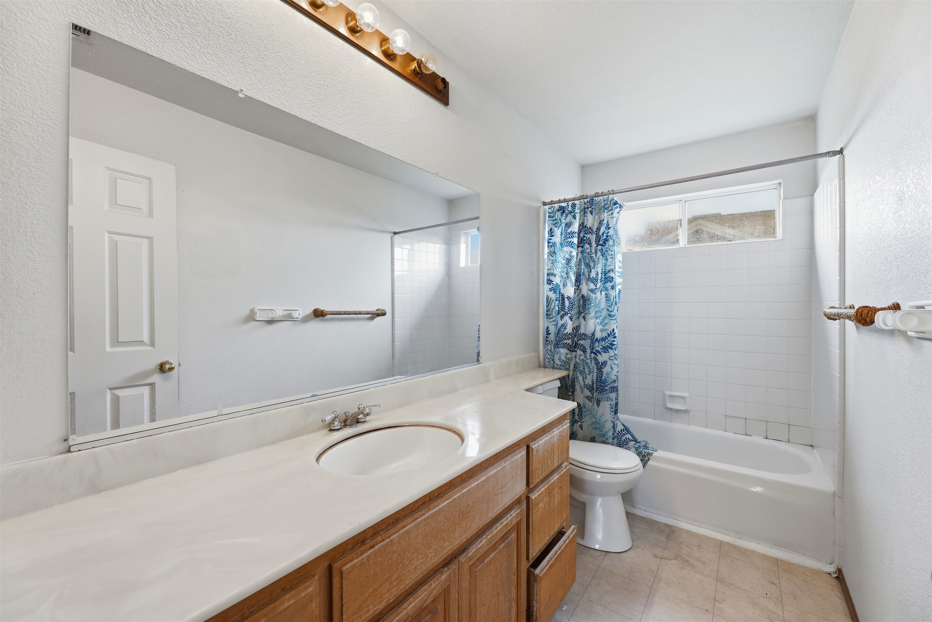 Detail Gallery Image 25 of 29 For 2338 Homestead Cir, Richmond,  CA 94806 - 3 Beds | 2/1 Baths