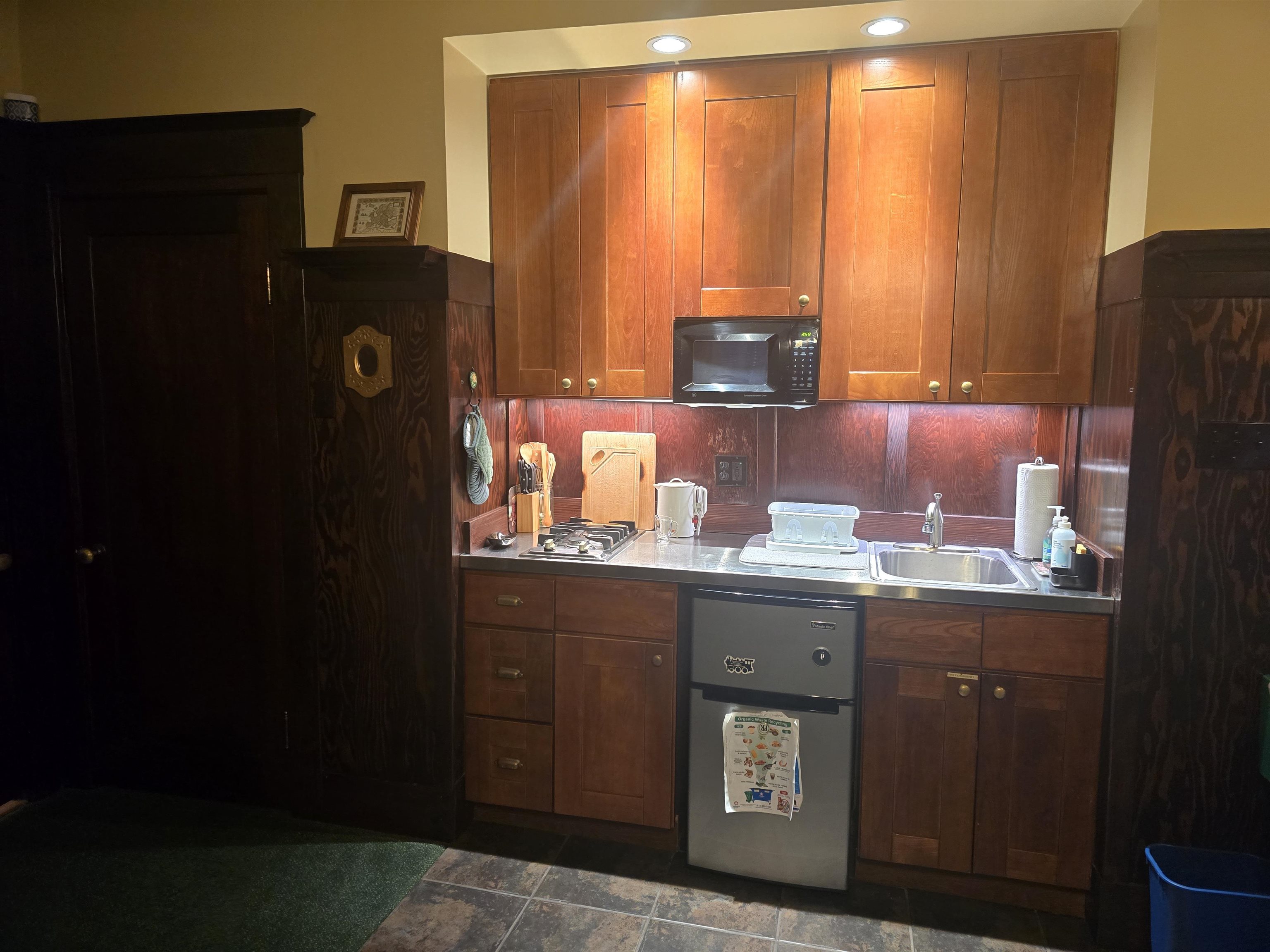 Detail Gallery Image 3 of 9 For 216 Washington Avenue, Richmond,  CA 94801 - 1 Beds | 1 Baths