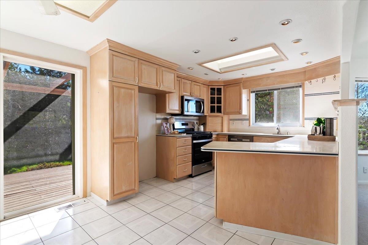 Detail Gallery Image 14 of 48 For 207 Midway Dr, Martinez,  CA 94553 - 4 Beds | 3 Baths