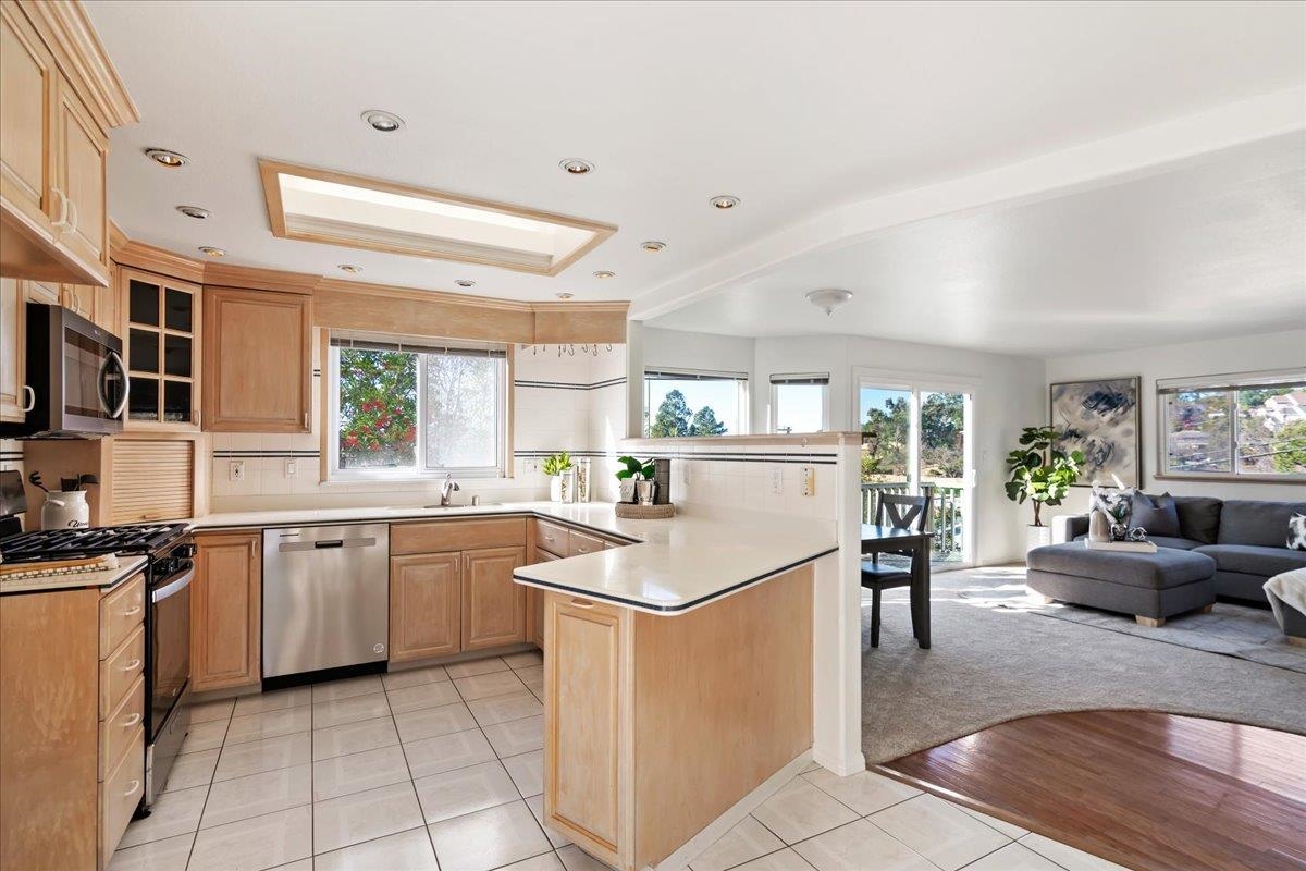 Detail Gallery Image 16 of 48 For 207 Midway Dr, Martinez,  CA 94553 - 4 Beds | 3 Baths